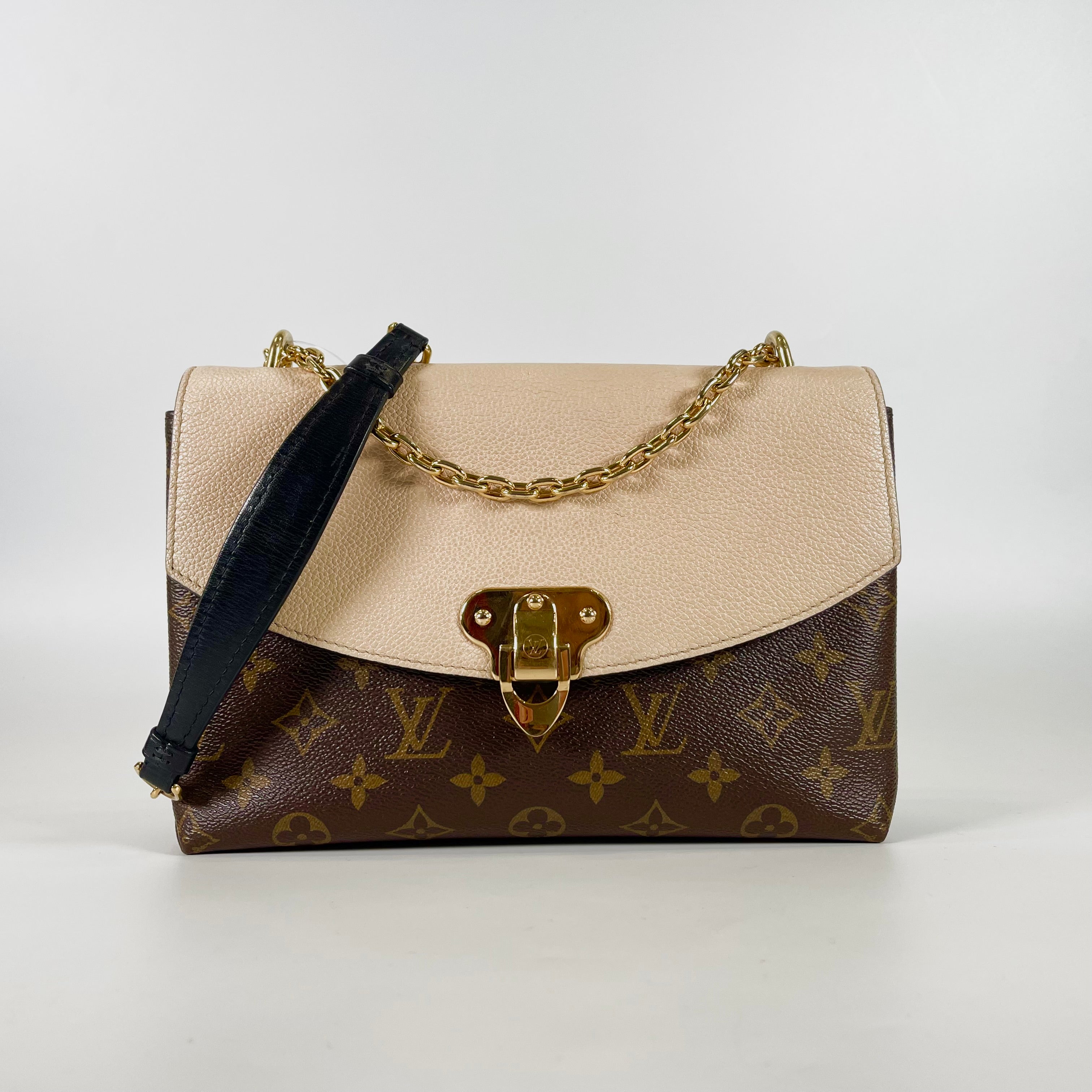 2602 secondhand LV Monogram Shoulder bag