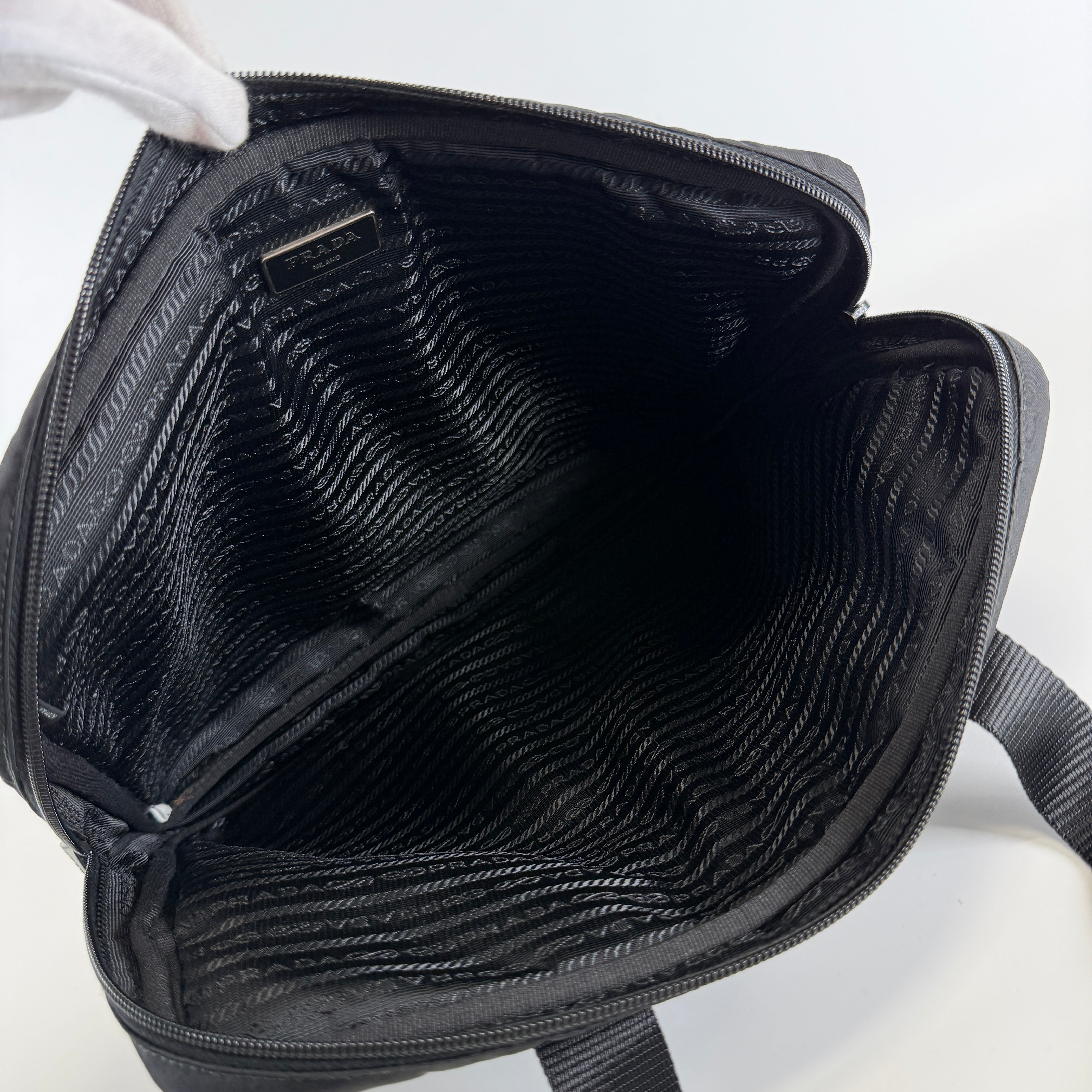 2604 secondhand PRADA business bag