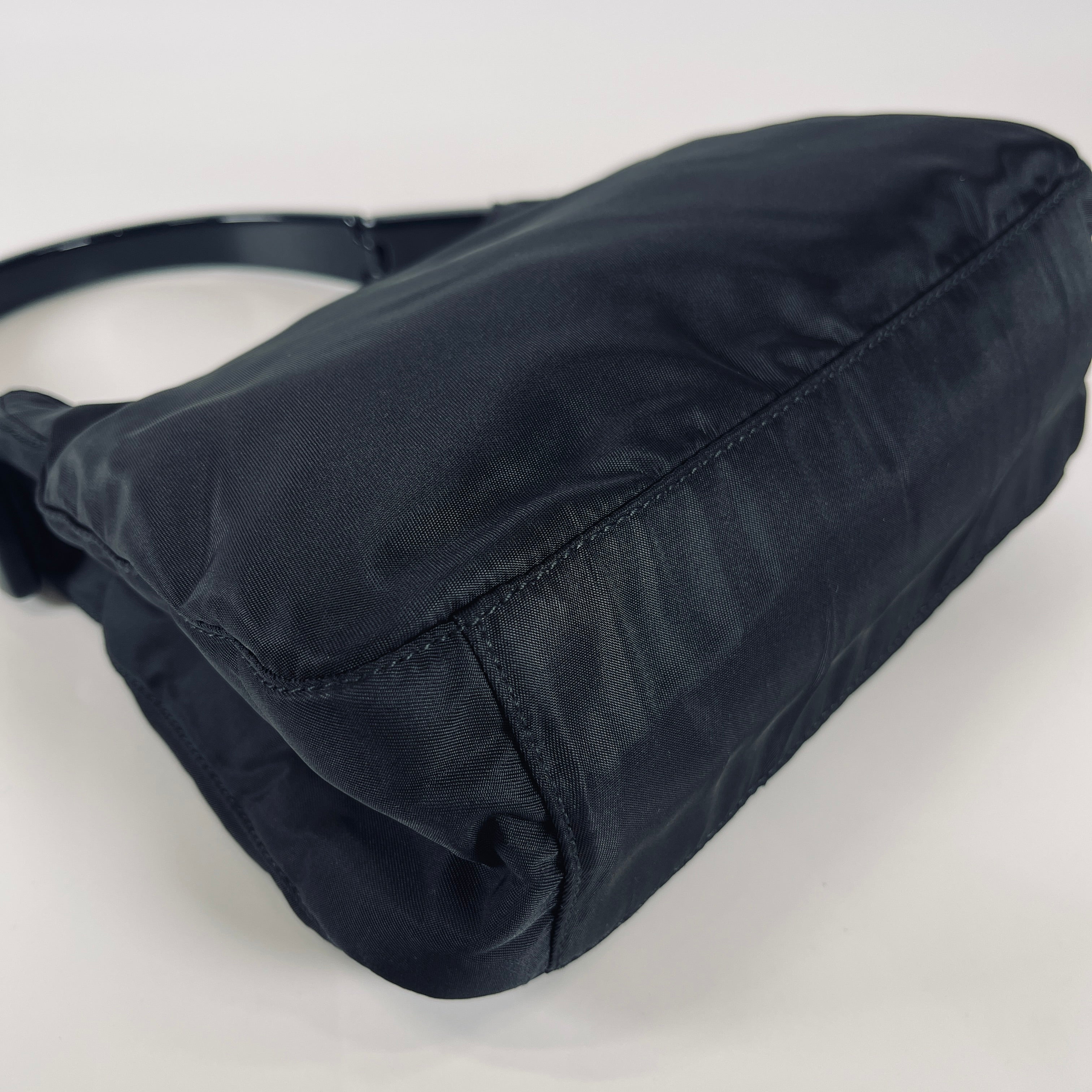 2606 secondhand PRADA nylon hand bag