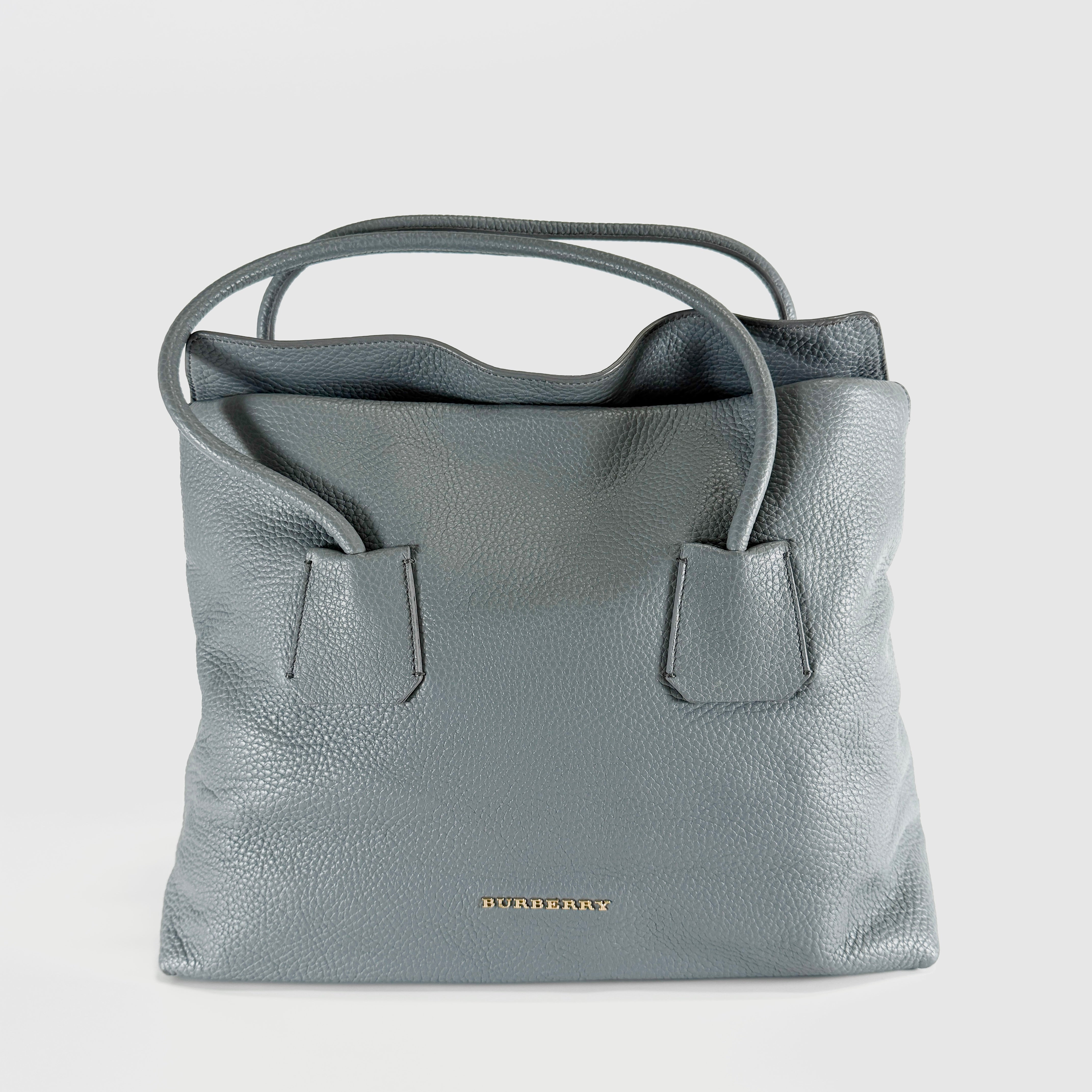 2607 secondhand BURBERRY hand bag