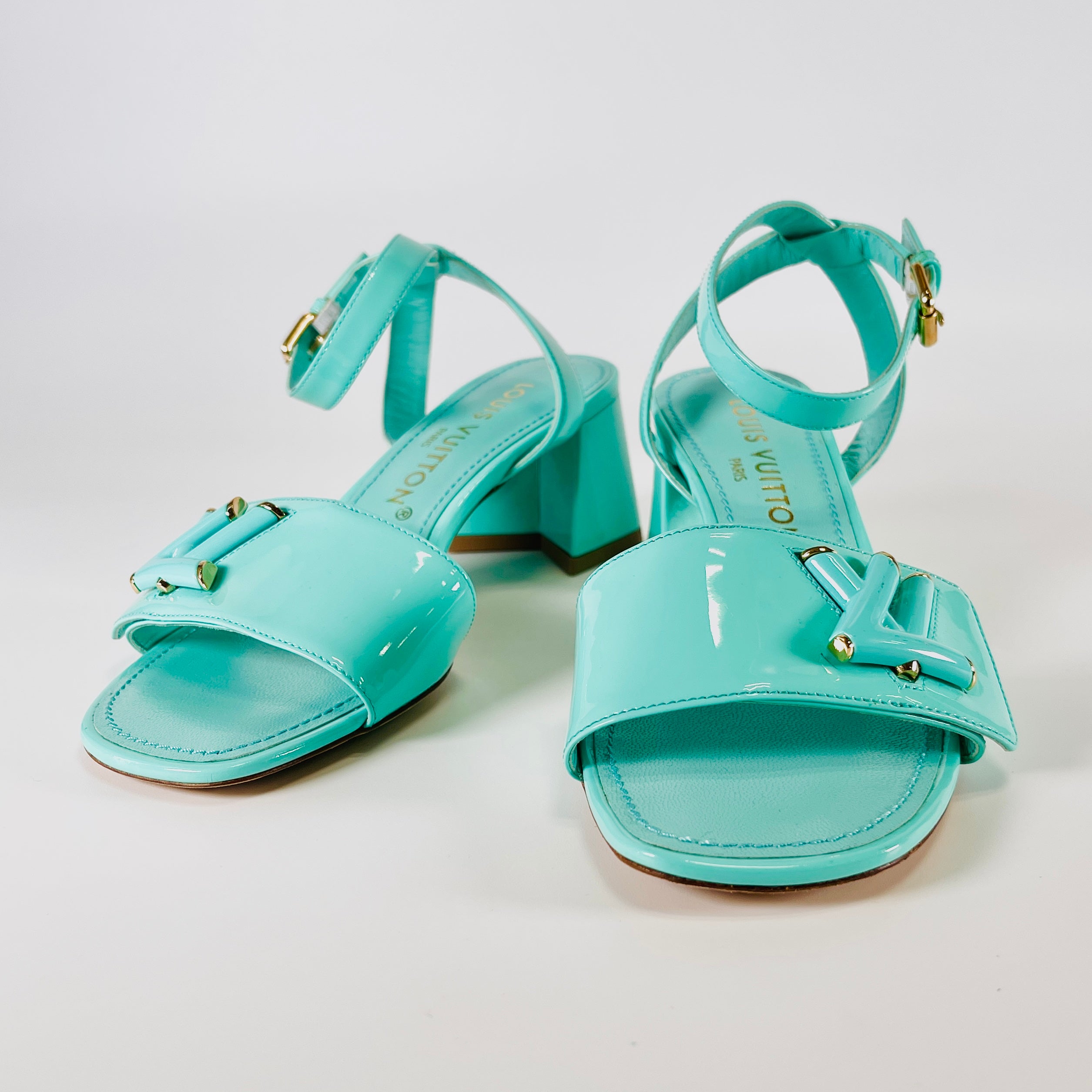 2602 secondhand LV Sandals