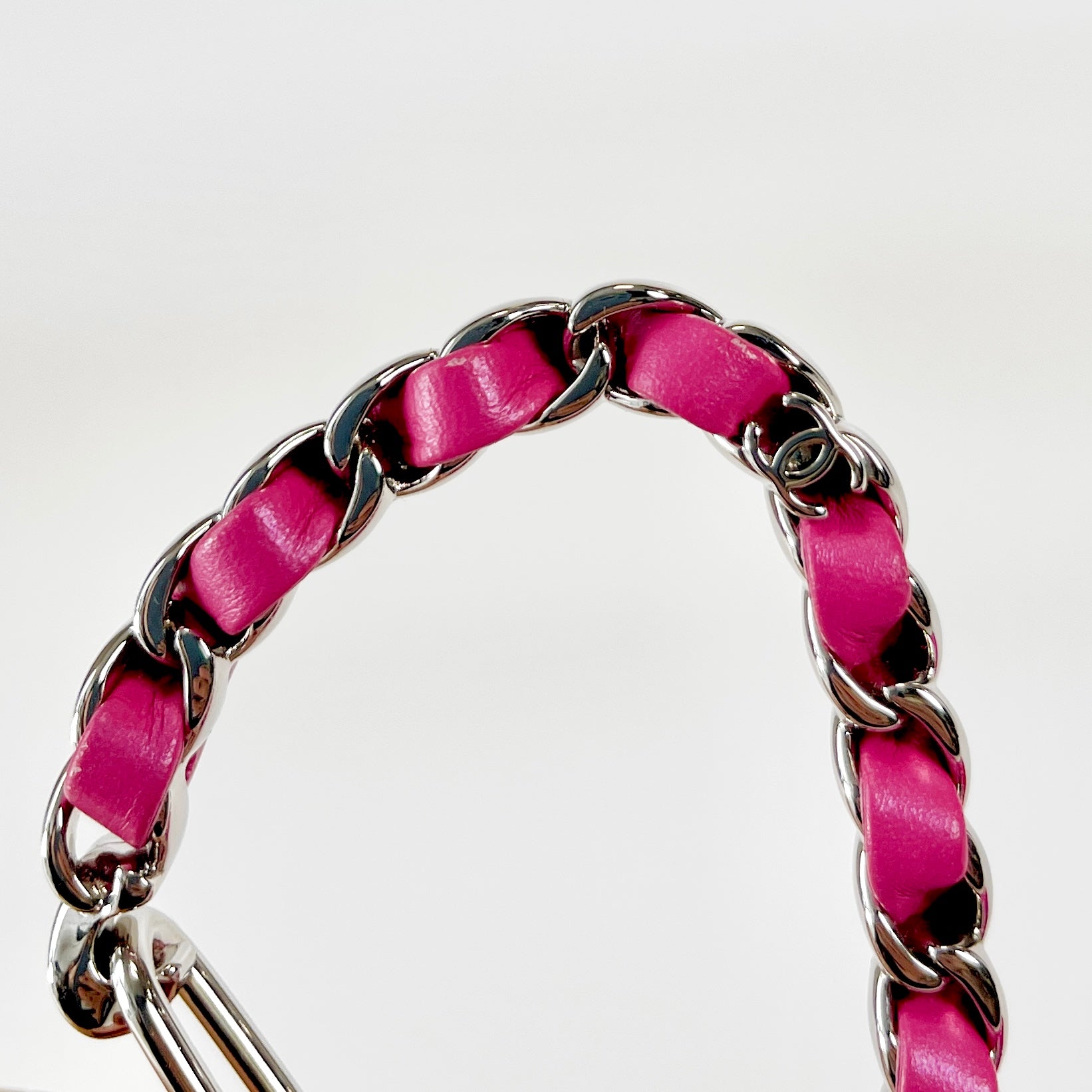 2604 secondhand CHANEL brand bag patent charm