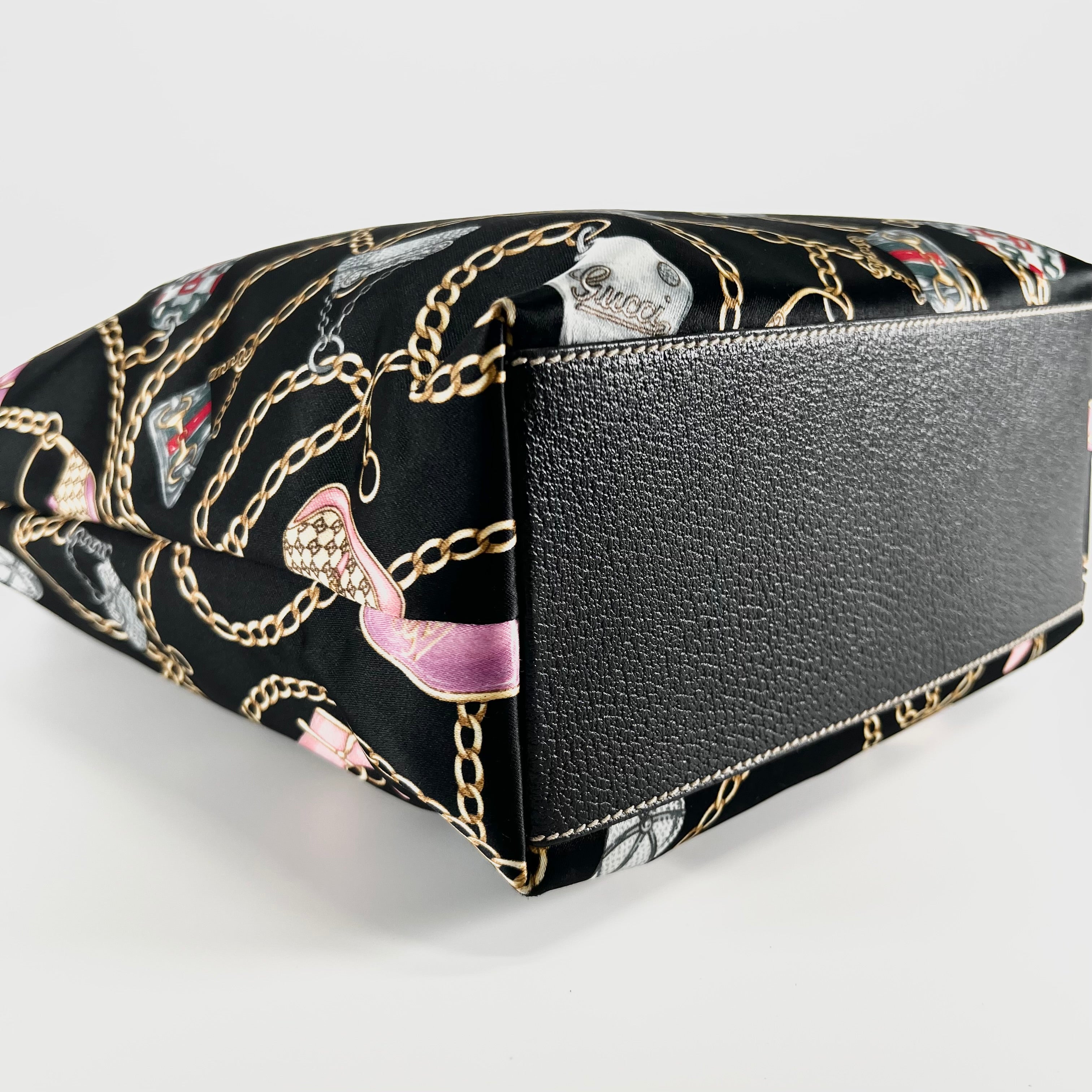 2606 secondhand GUCCI satin hand bag