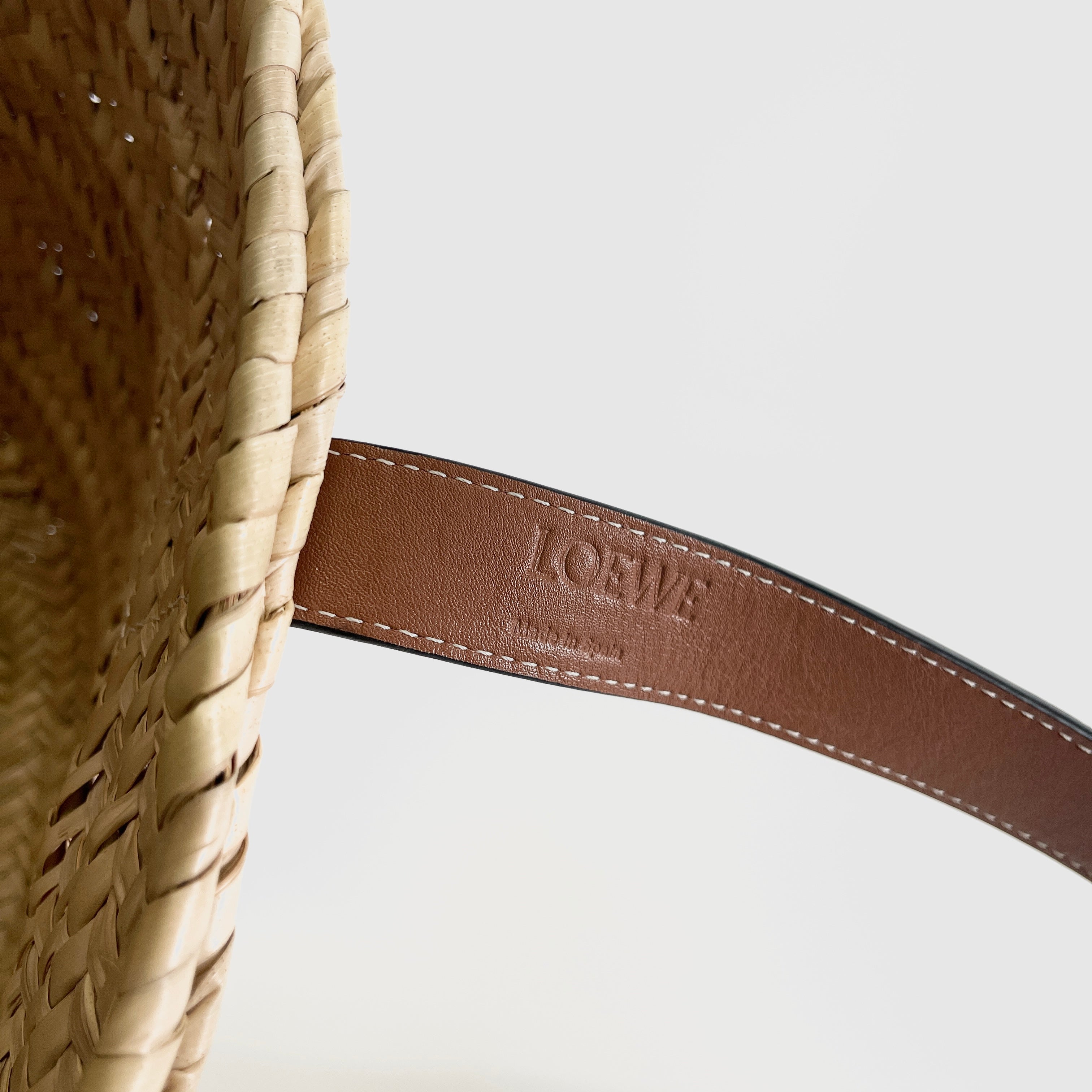 2605 secondhand LOEWE Large Basket raffia x leather basket bag beige Brown