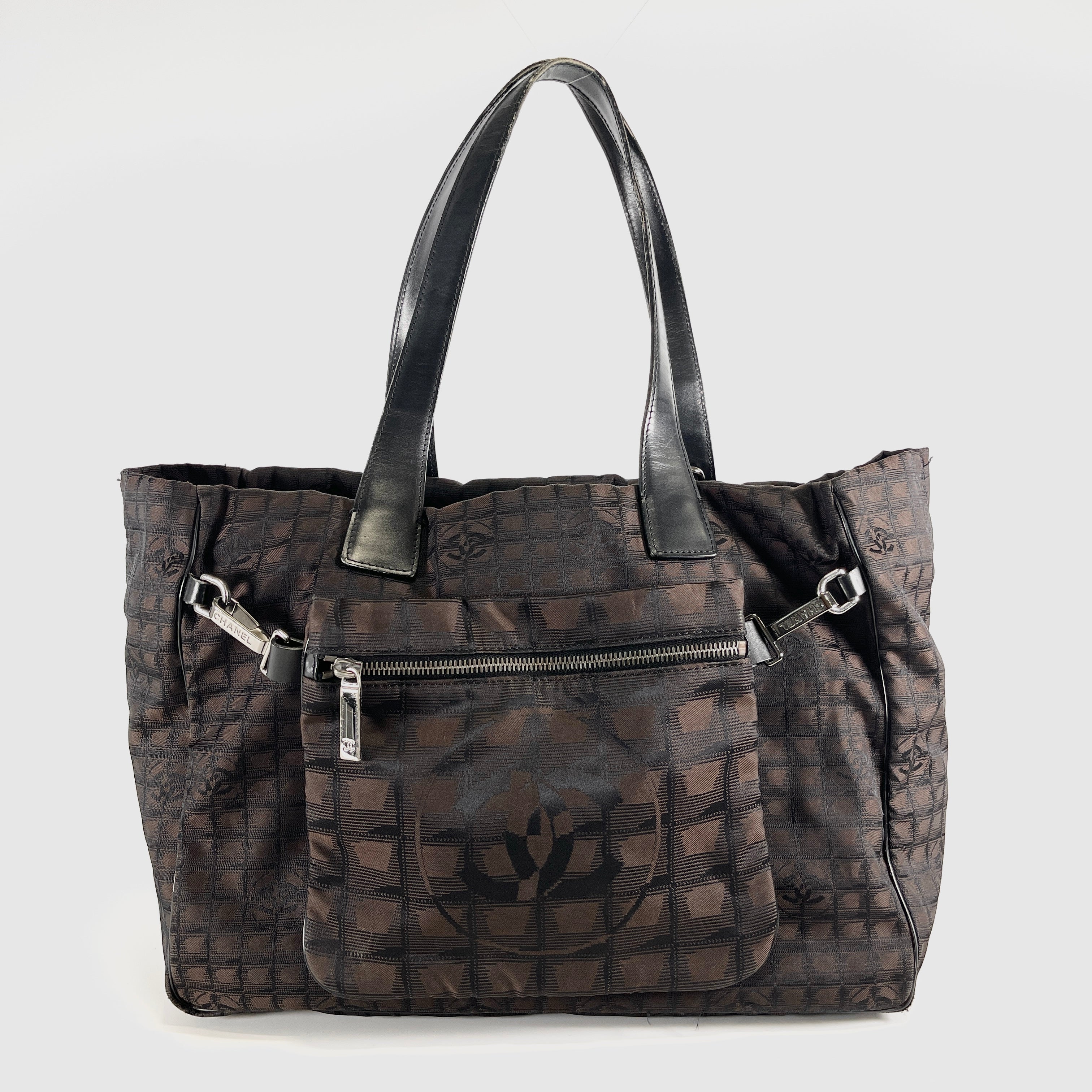 2605 secondhand CHANEL bag New Travel Line Tote 9 / black nylon