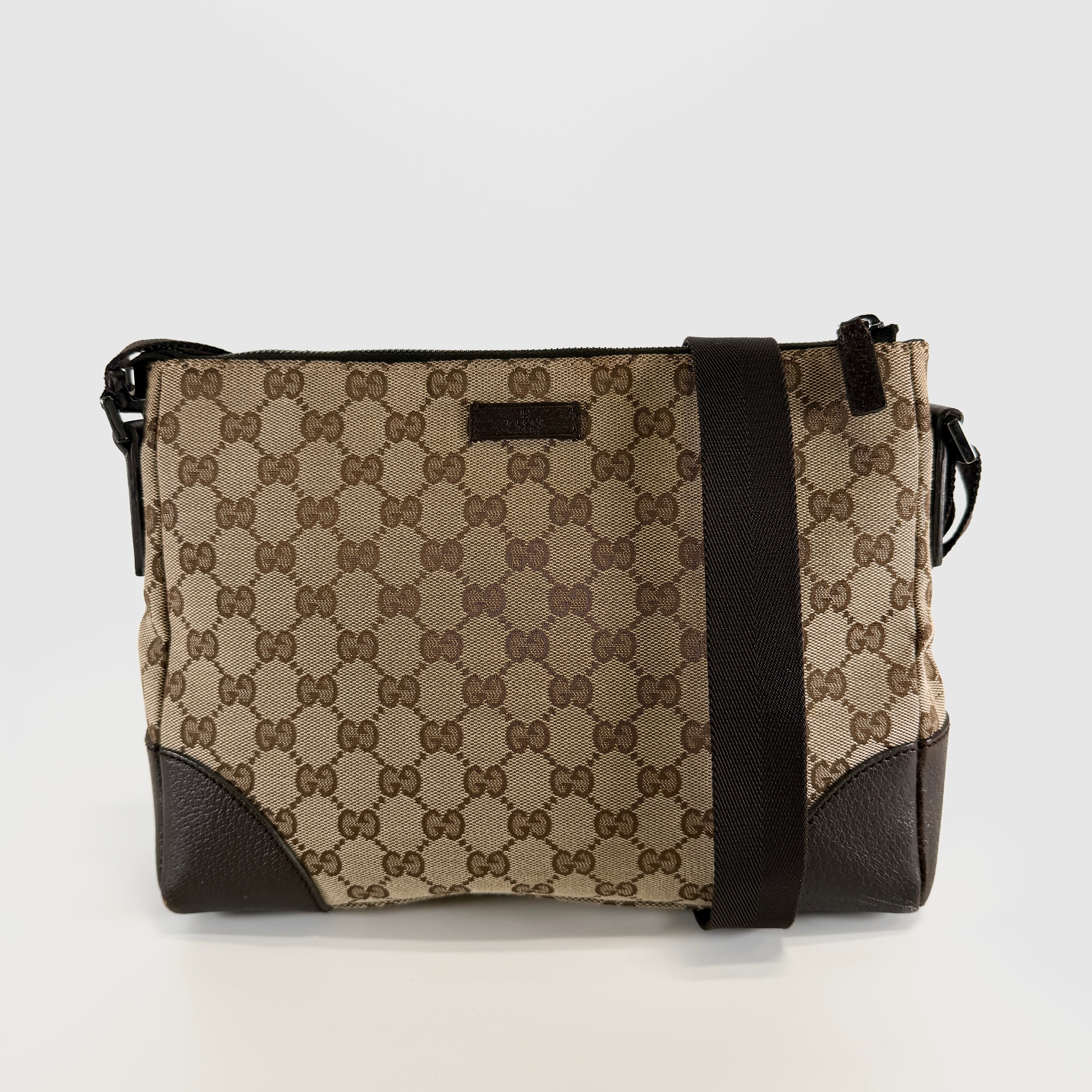 2606 secondhand GUCCI GG canvas Shoulder bag