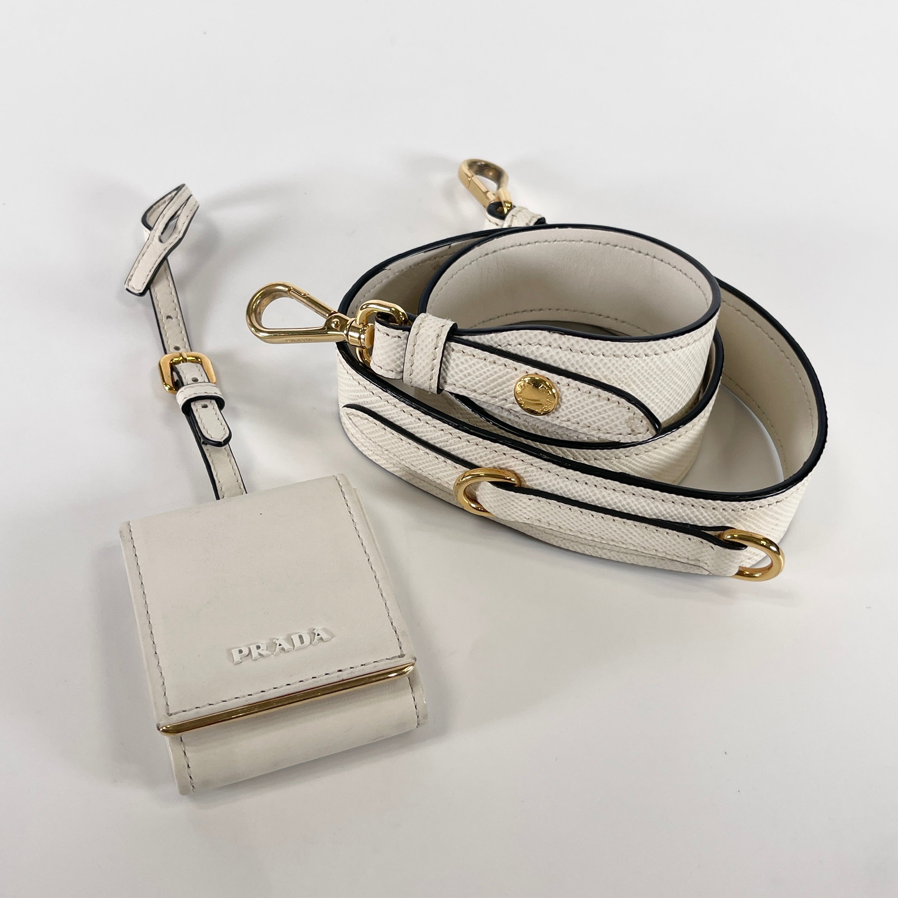 2604 secondhand PRADA Saffiano hand bag