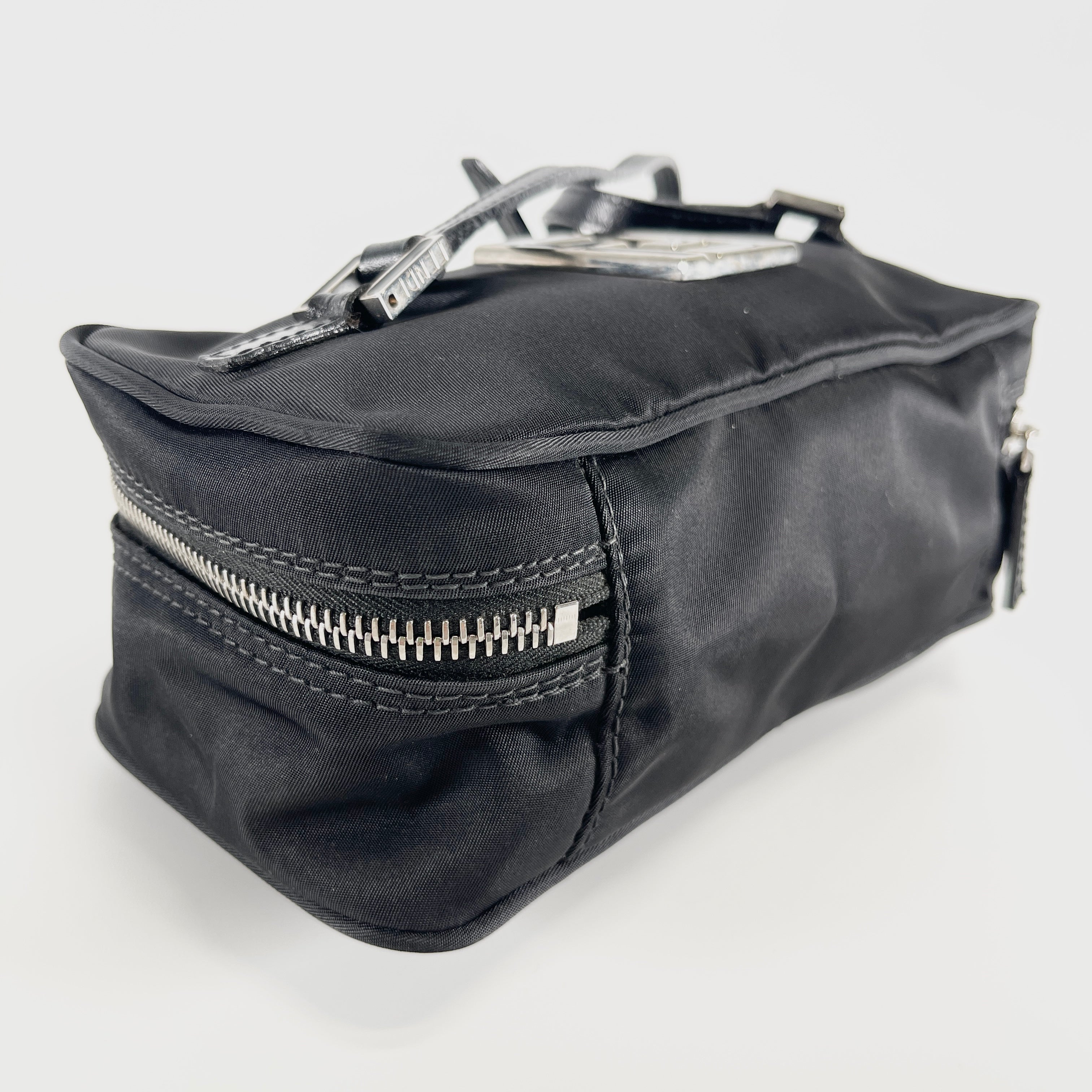 2605 secondhand FENDI nylon Vanity bag