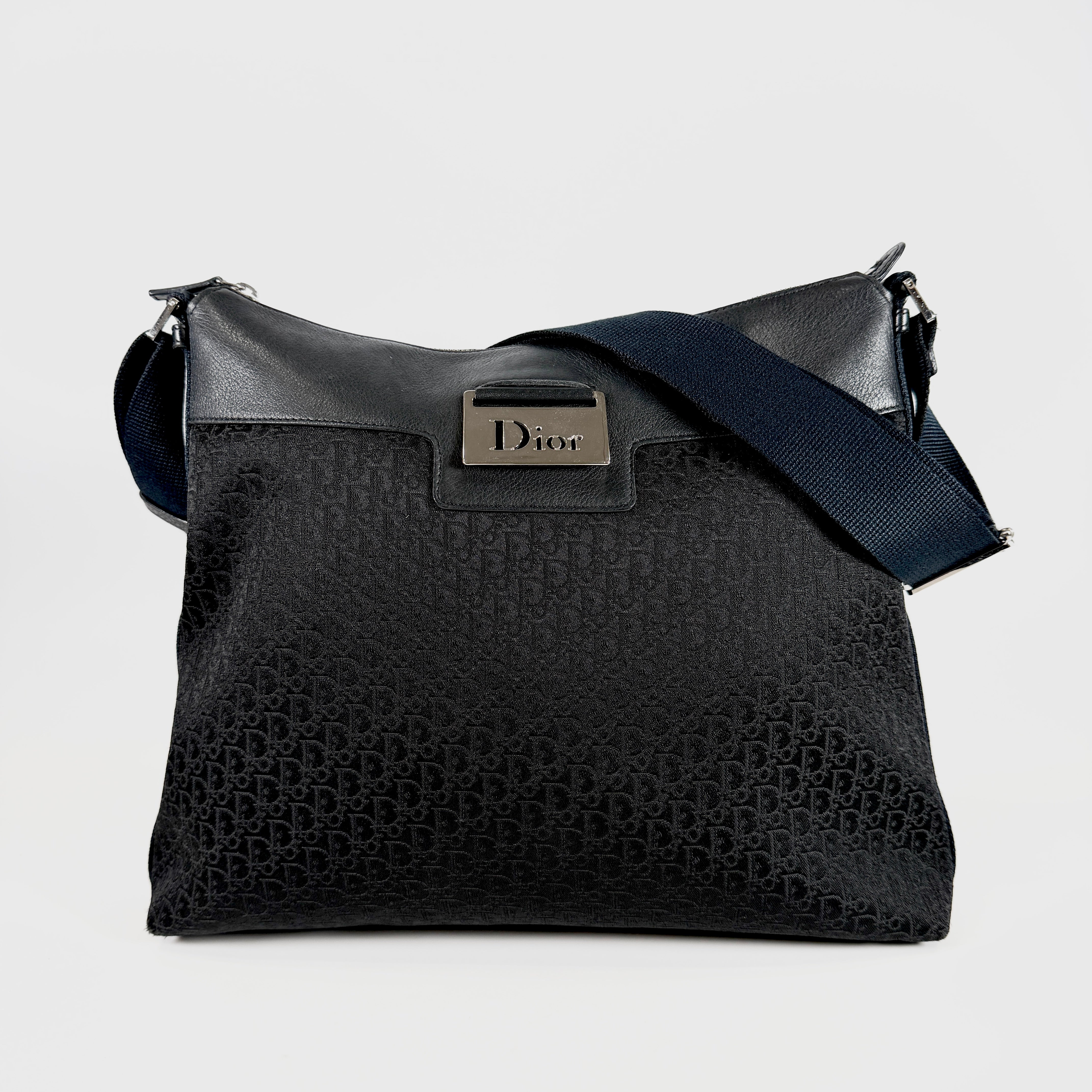 2607 secondhand ChristianDior Shoulder bag / Crossbody Bag