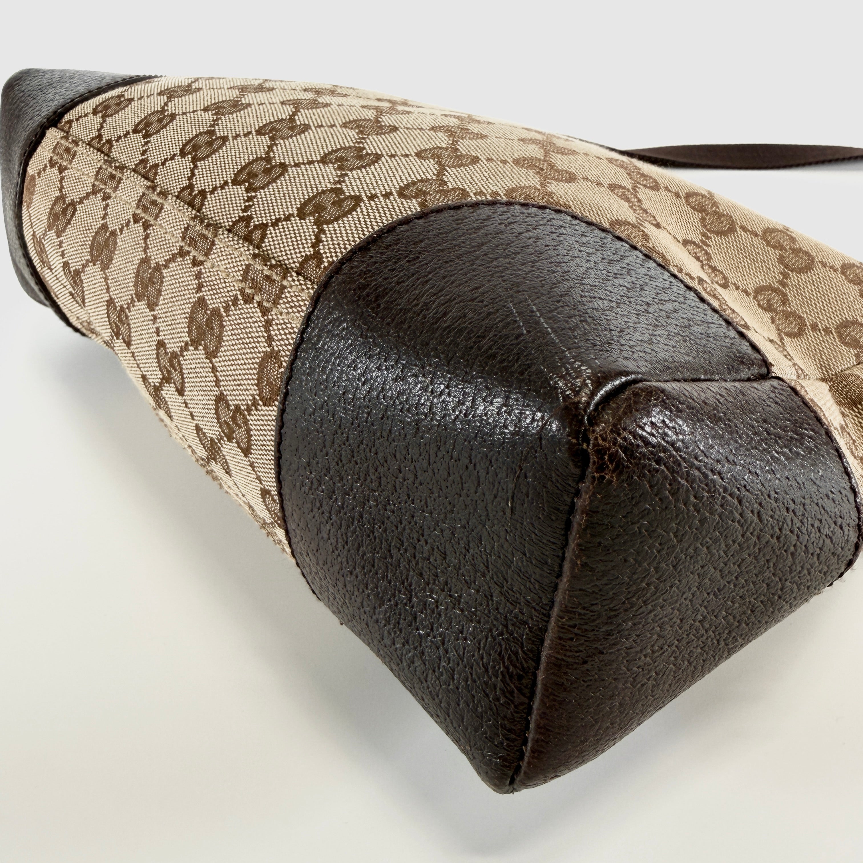 2606 secondhand GUCCI GG canvas Shoulder bag