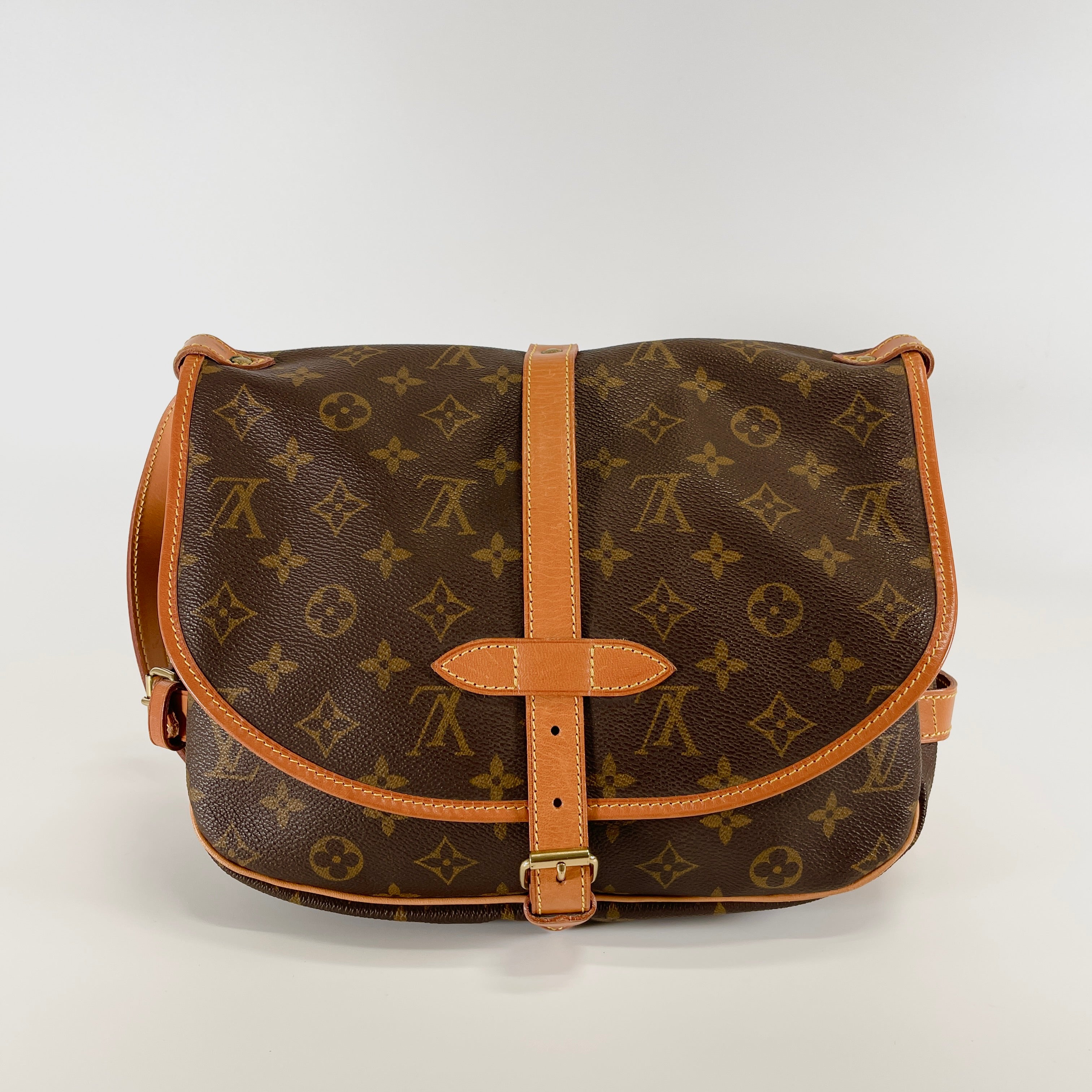 2605 secondhand LV Monogram Saumur 30