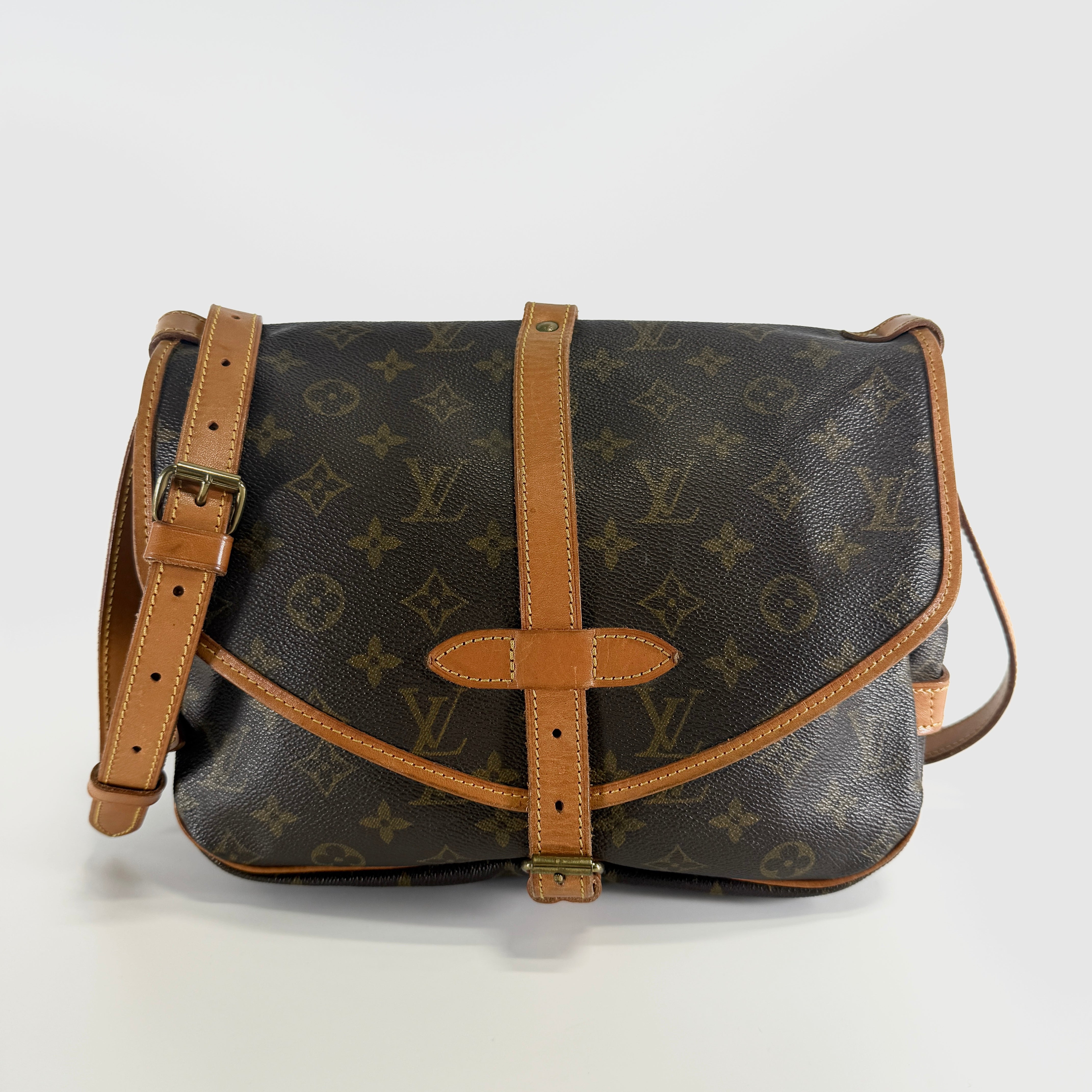 2605 secondhand LV Monogram Saumur 30