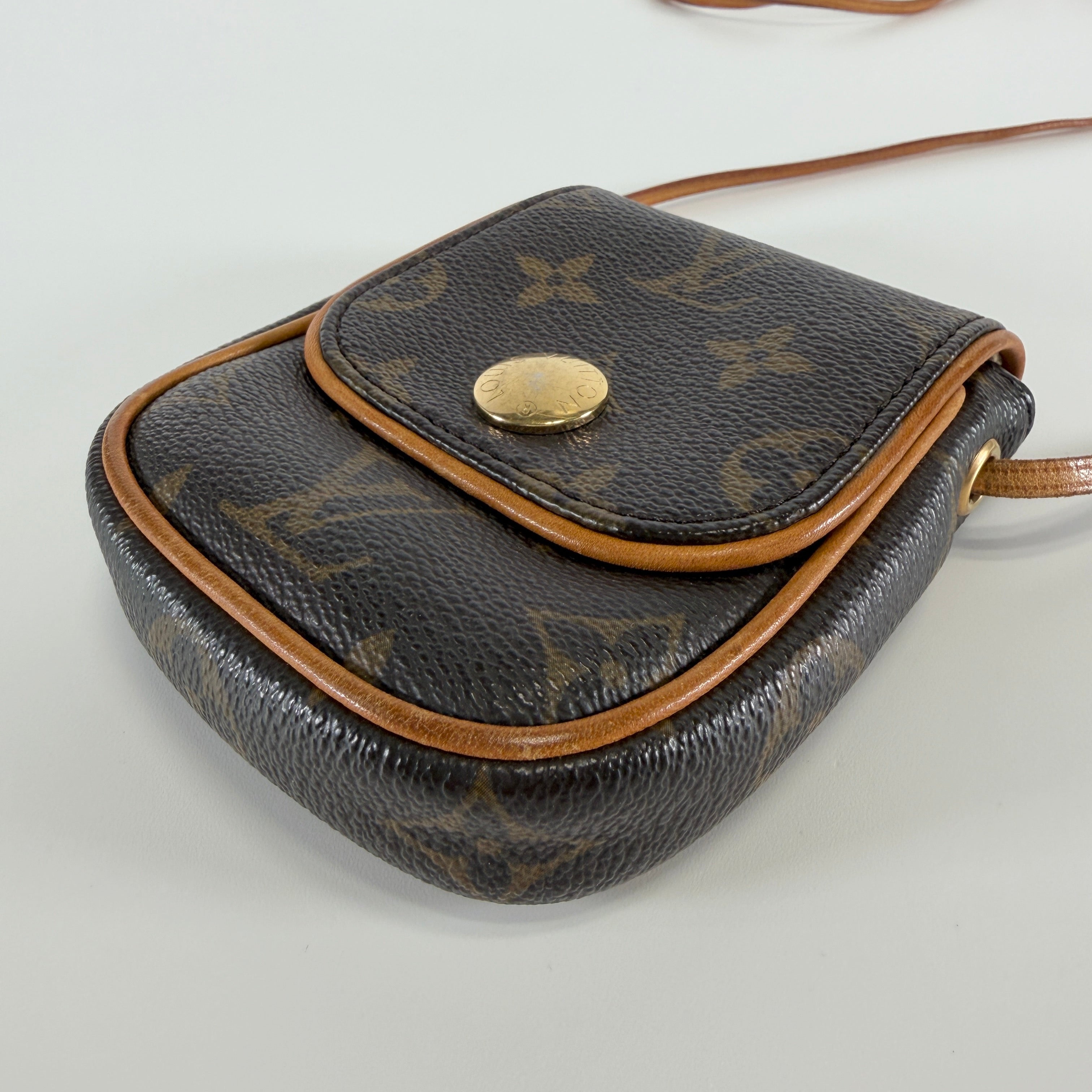 2606 secondhand LV Monogram Pochette