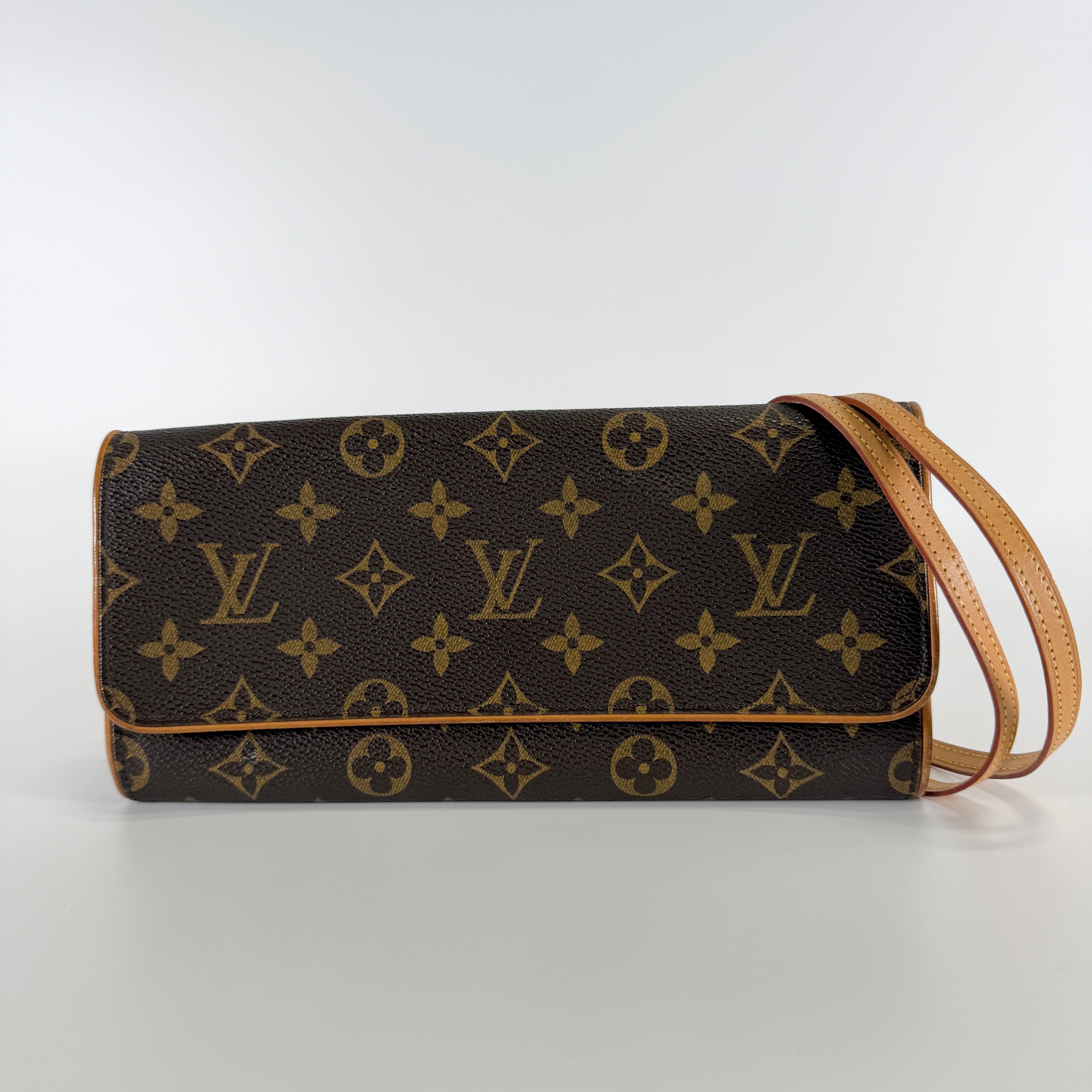 2605 secondhand LV Monogram Pochette twin GM