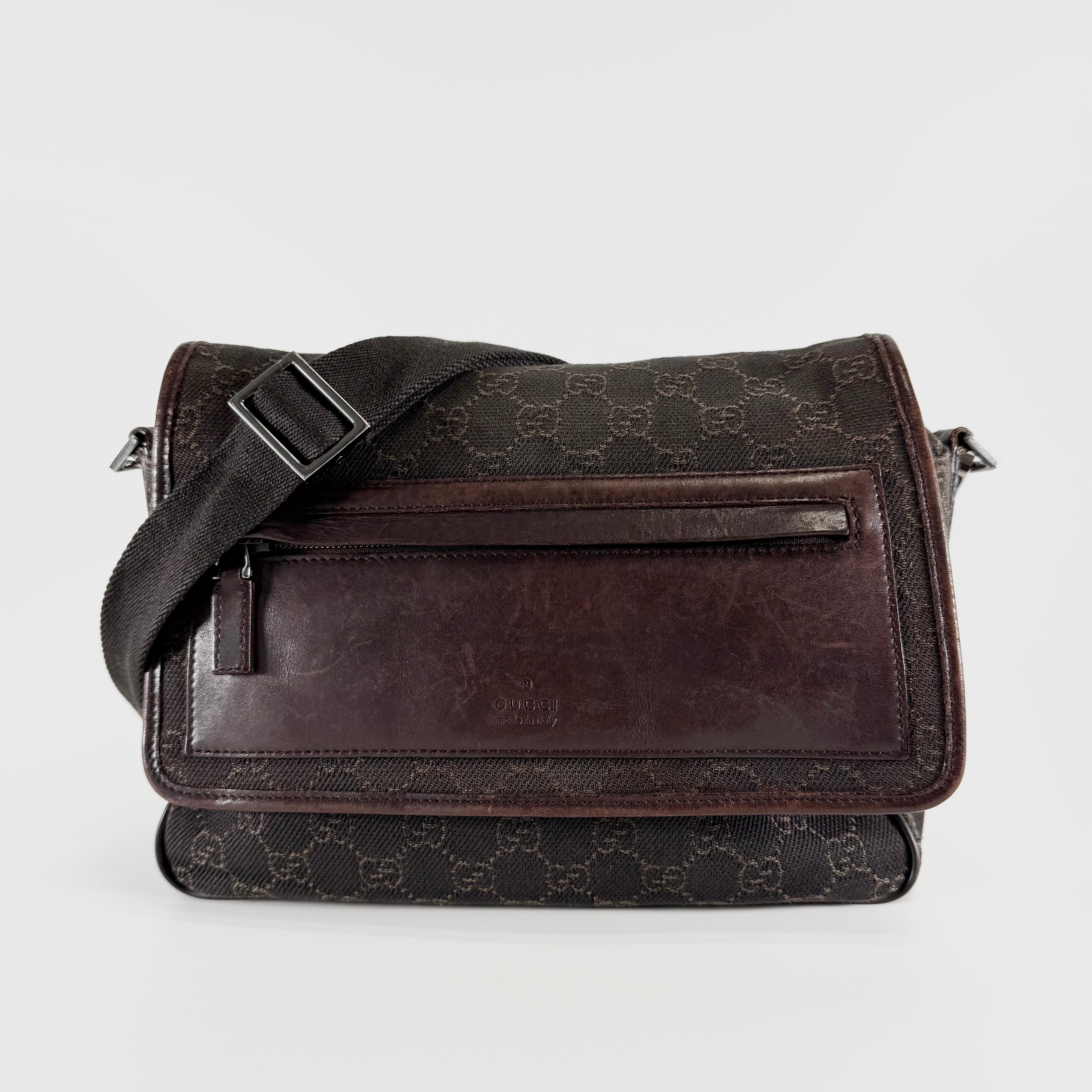 2608 secondhand GUCCI GG canvas Shoulder bag