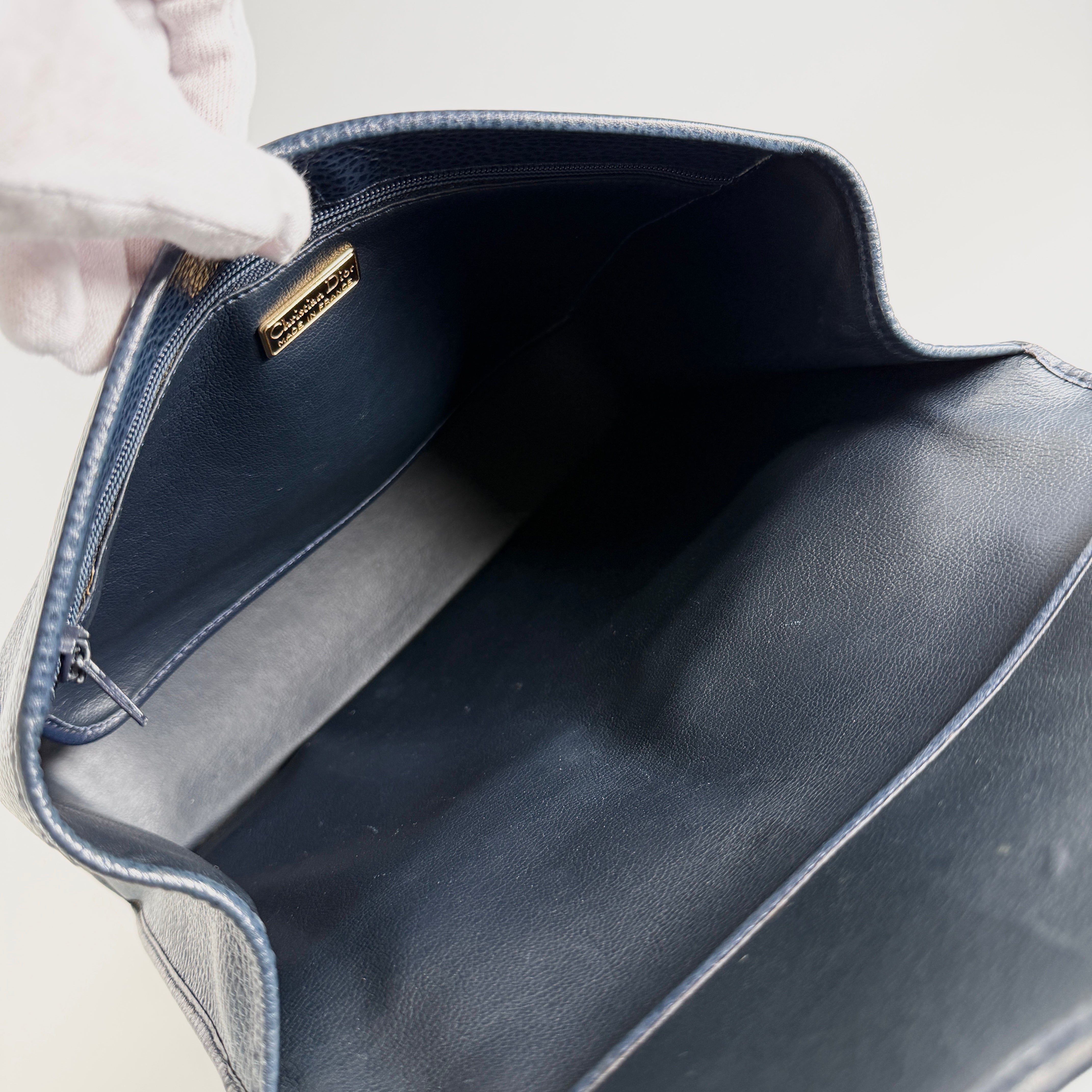 2607 secondhand CD hand bag