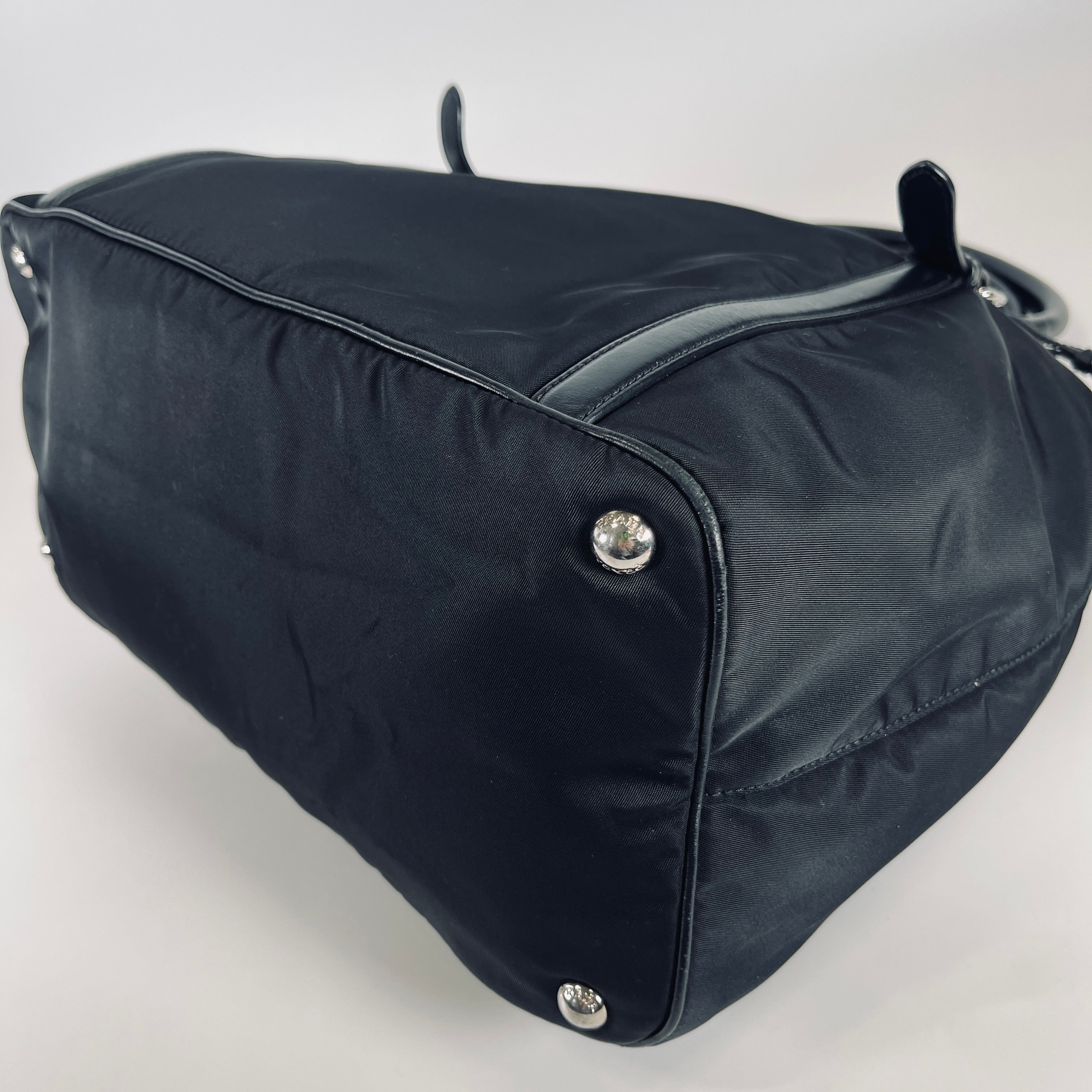 2605 secondhand PRADA hand bag