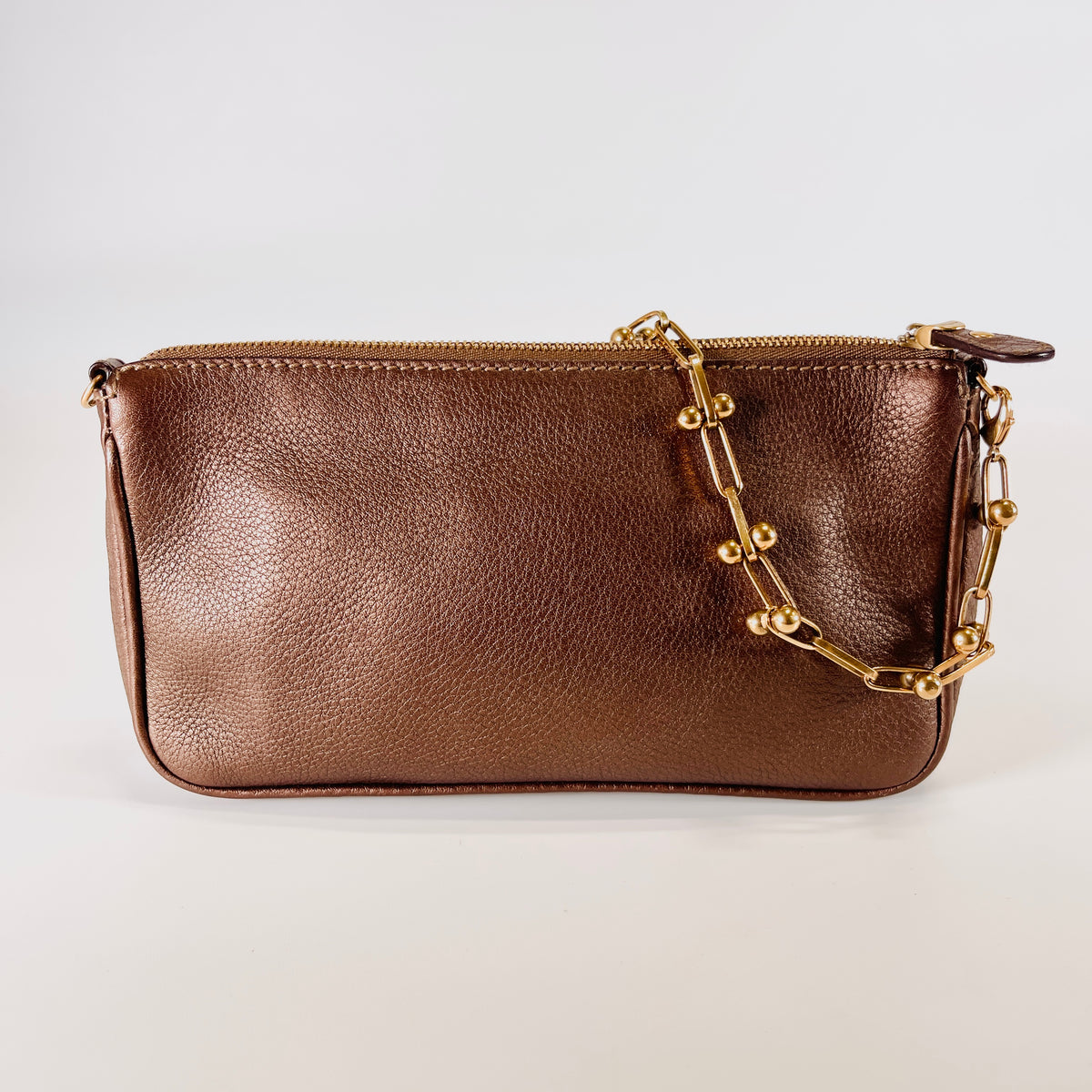 2608 secondhand Ferragamo Gancini Chain Handbag