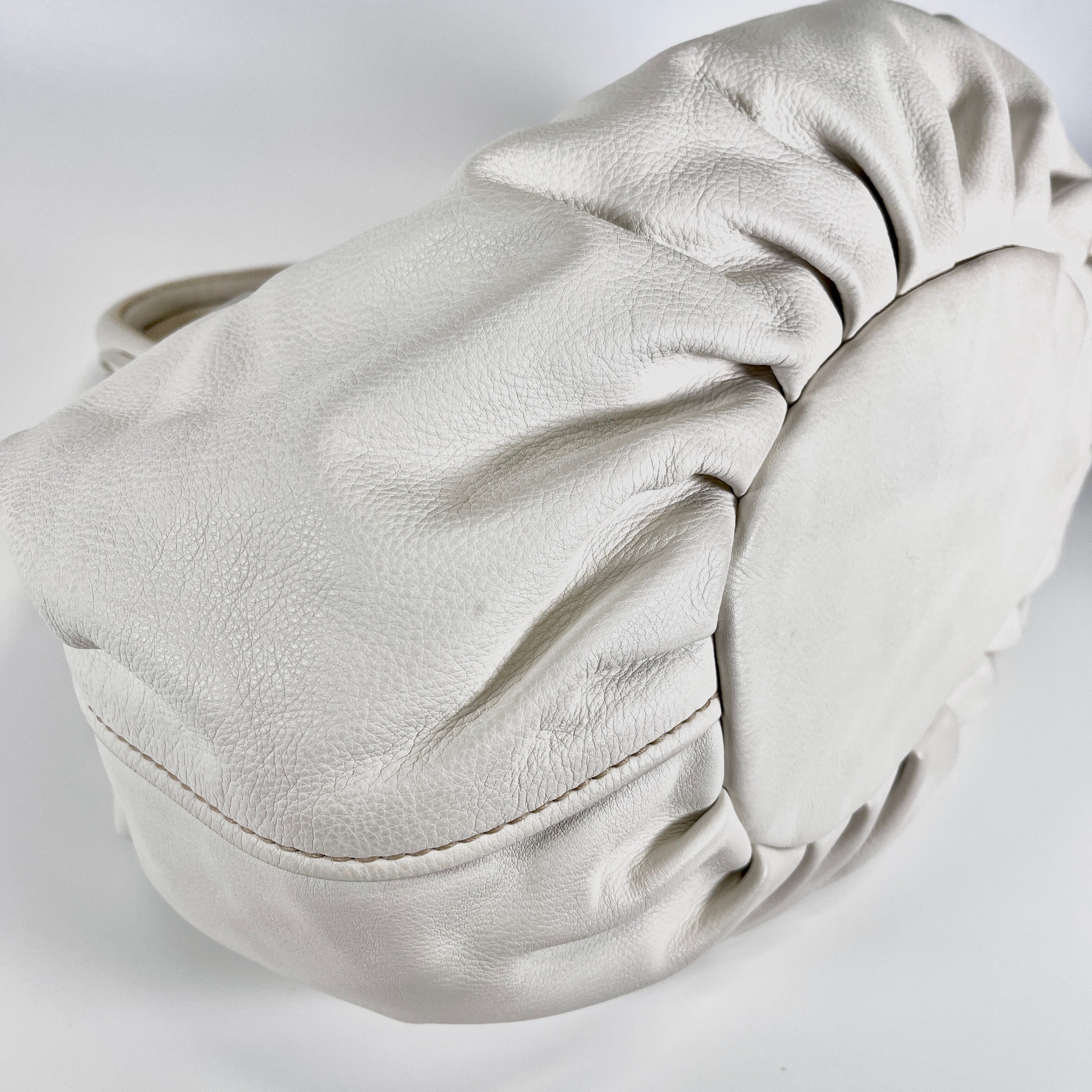 2605 secondhand MIU brand bag leather hand 148 white