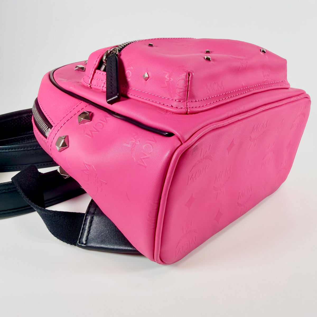 2607 secondhand MCM backpack studs Fuchsia pink leather