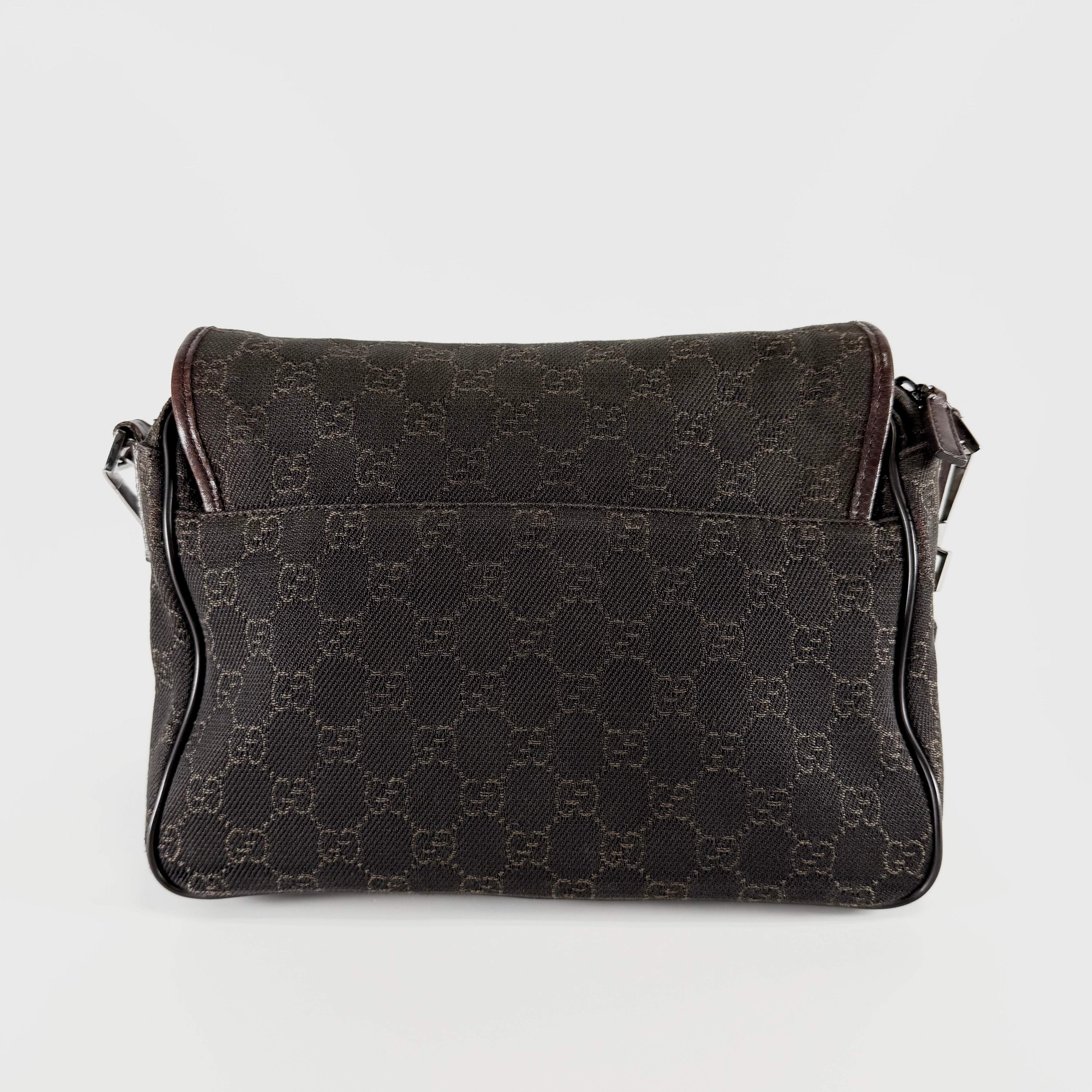 2608 secondhand GUCCI GG canvas Shoulder bag