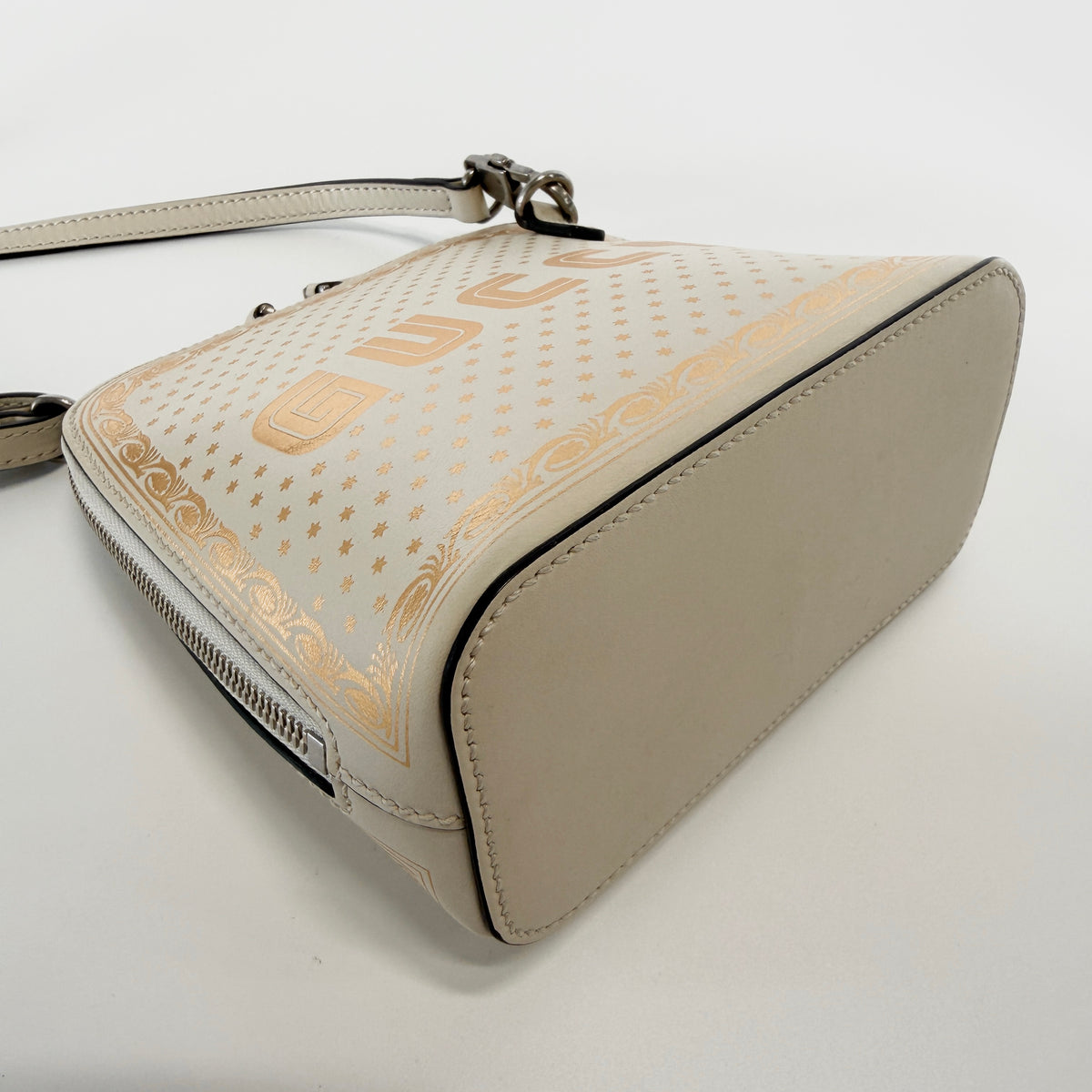 2607 secondhand GUCCI GG Star shell bag white I024415719