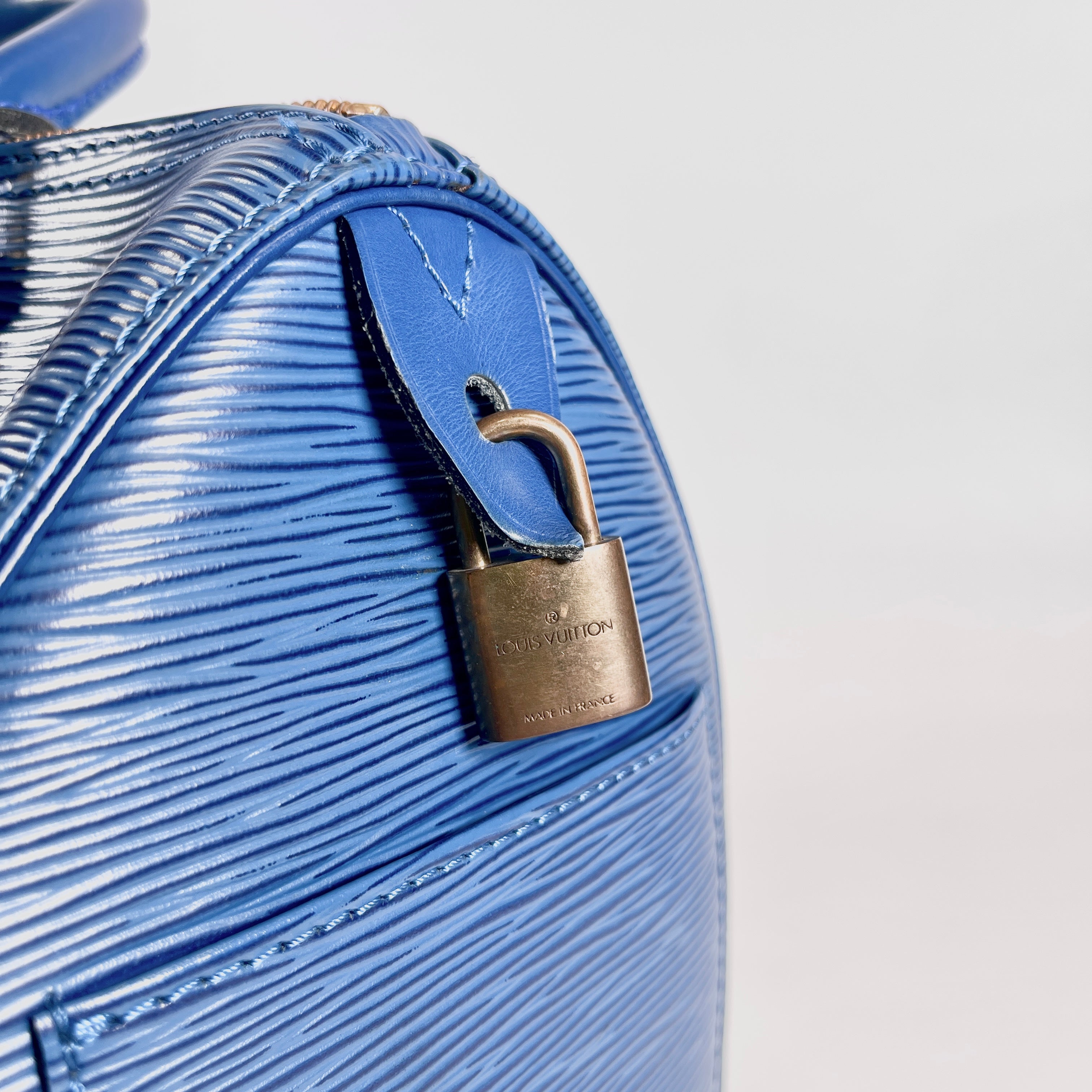 2604 secondhand LV Epi Speedy 25