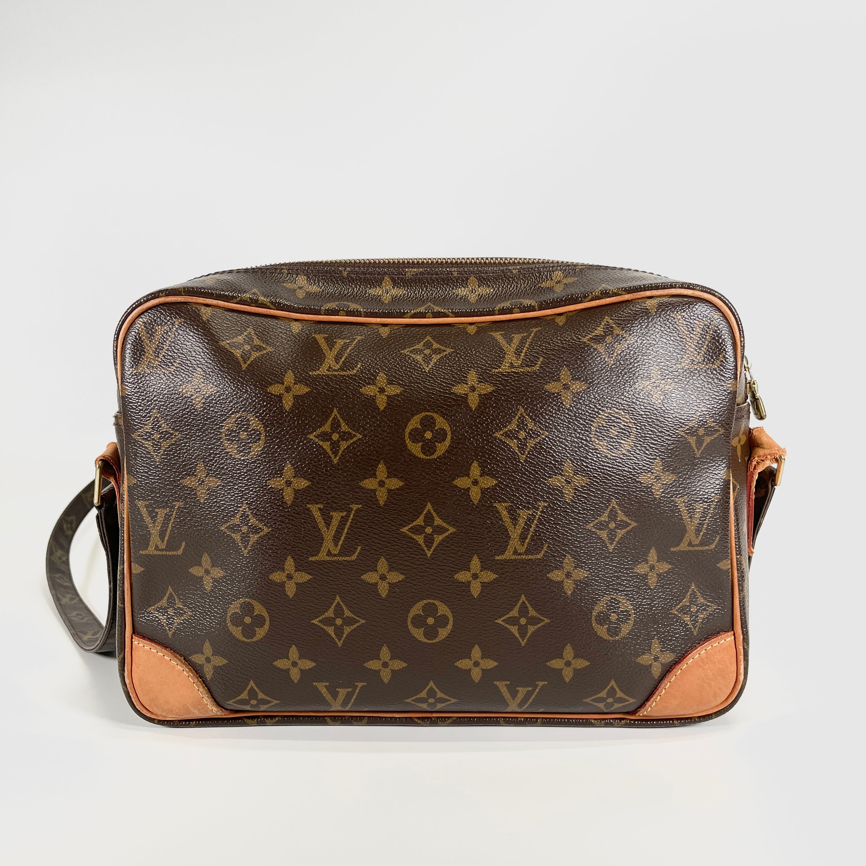 2605 secondhand LV Shoulder bag / Crossbody Bag Nile Monogram