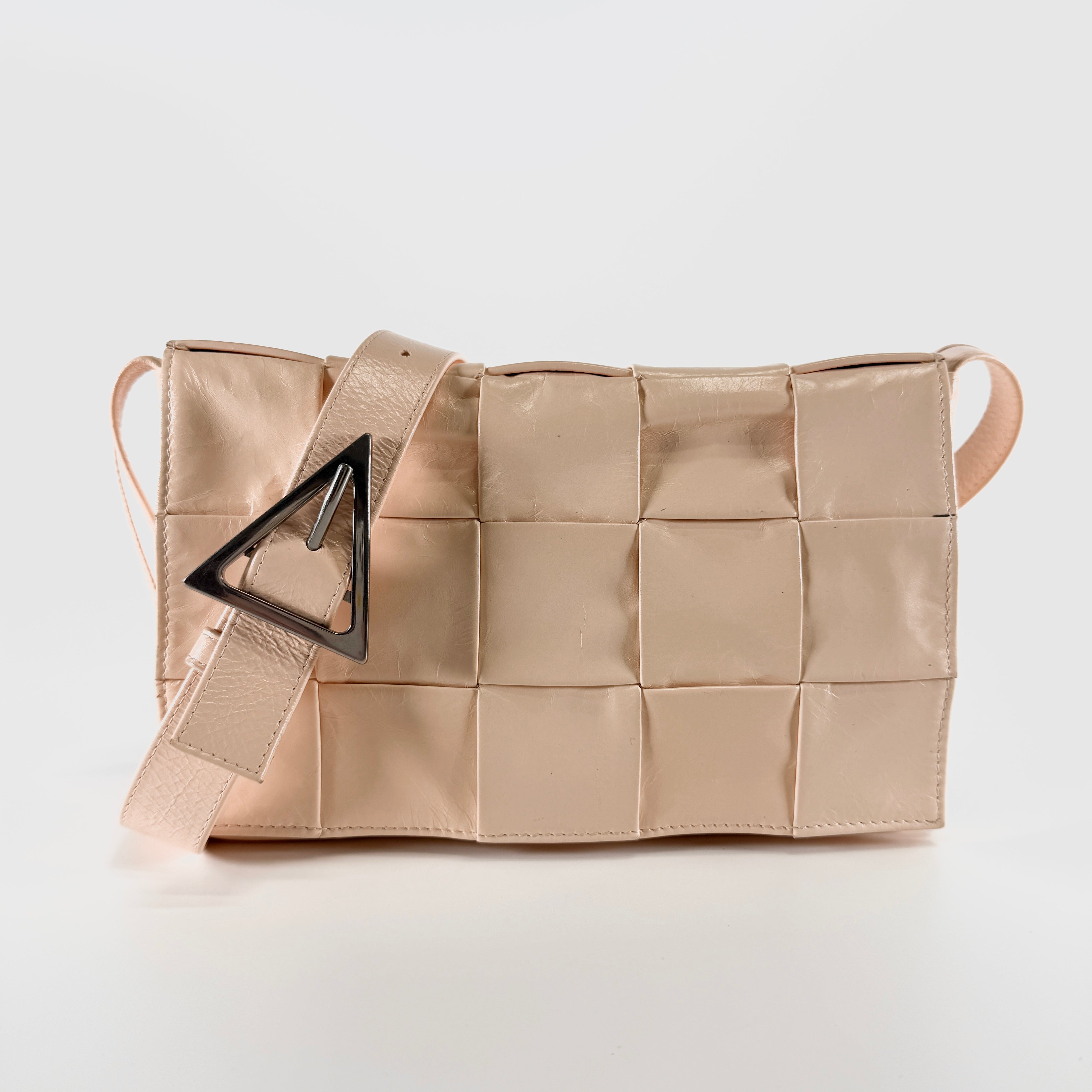 2605 secondhand BOTTEGAVENETA Maxi Intrecciato cassette leather Shoulder bag beige