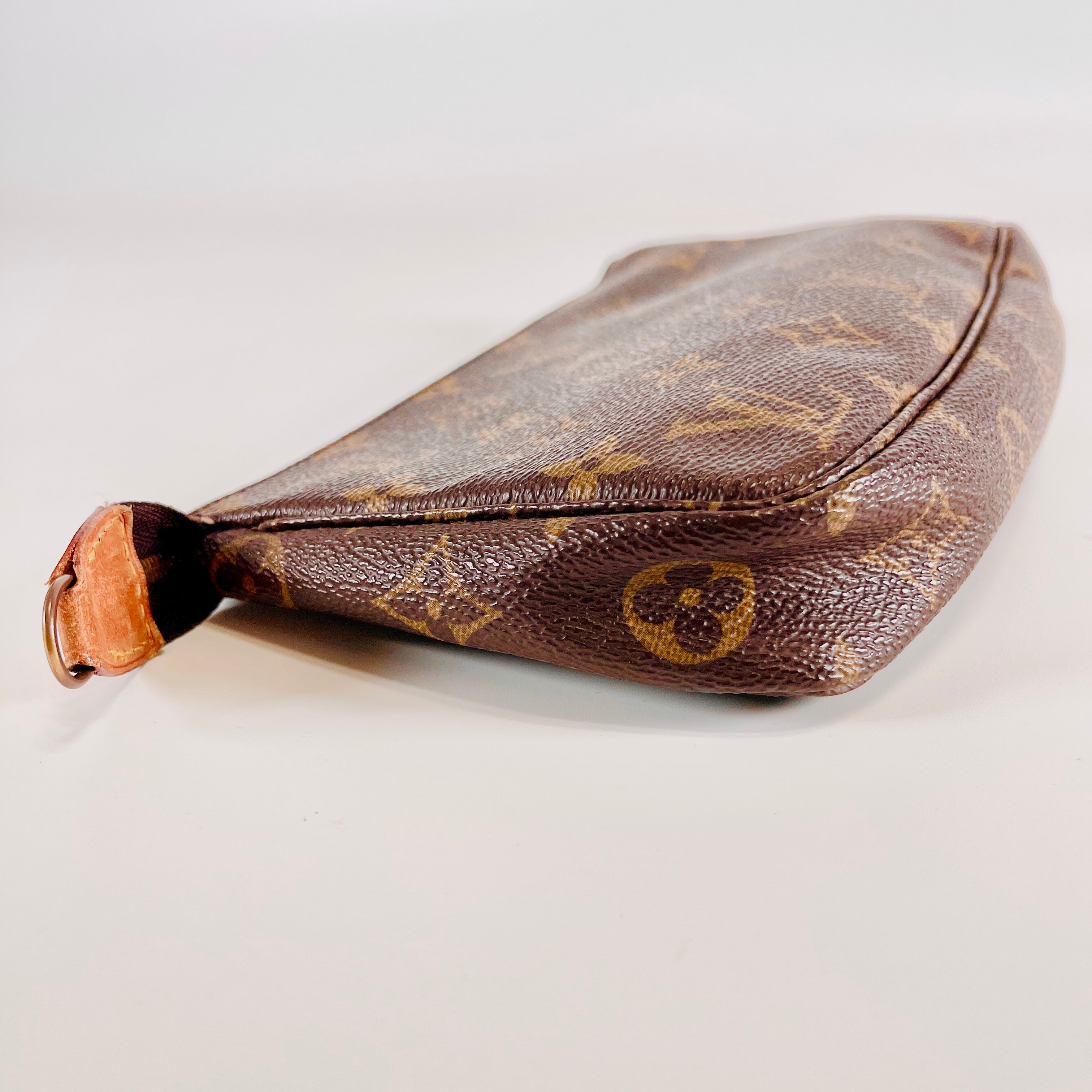 2602 secondhand LV Monogram Pochette accessories M51980 AR0060
