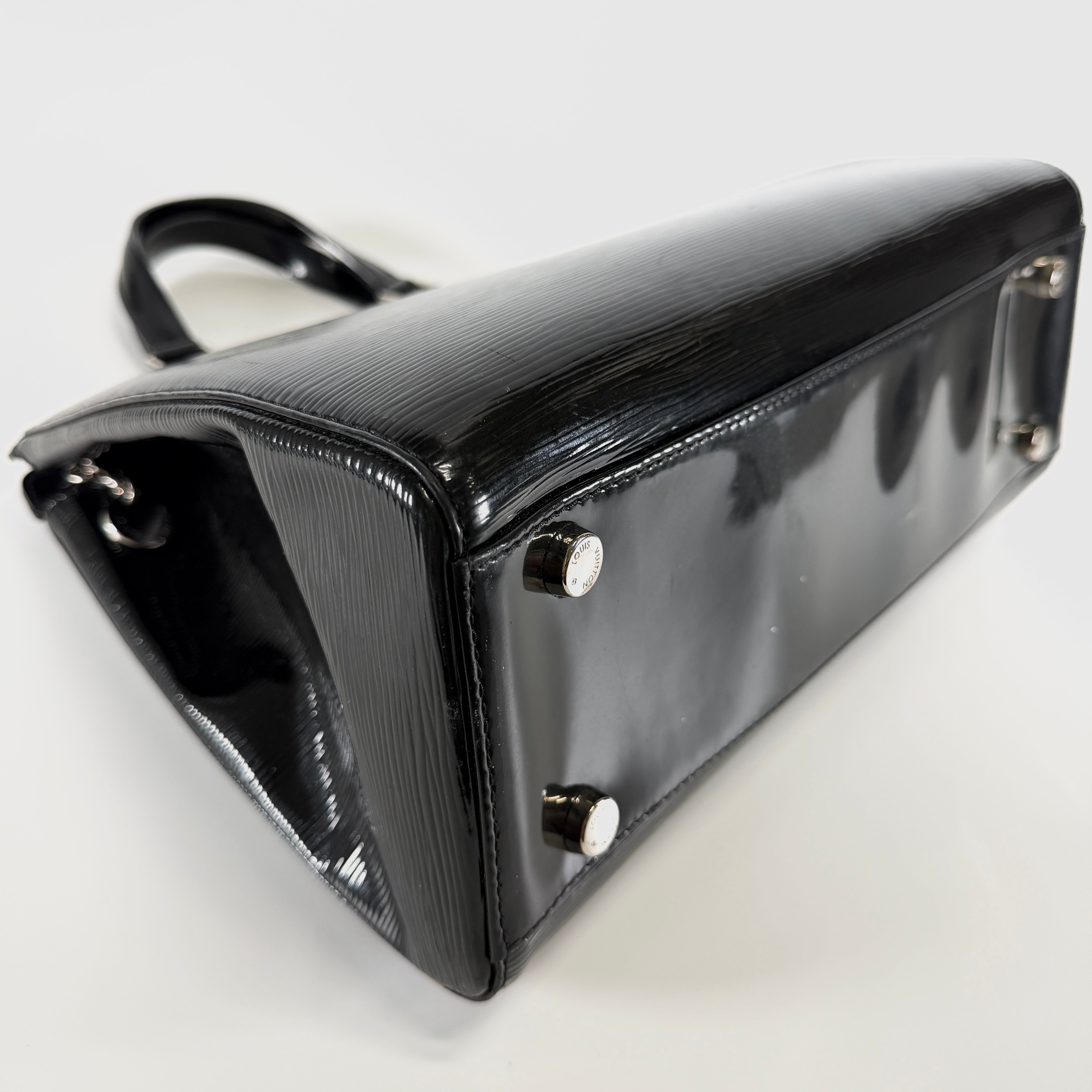 2607 secondhand LV Epi Blair GM