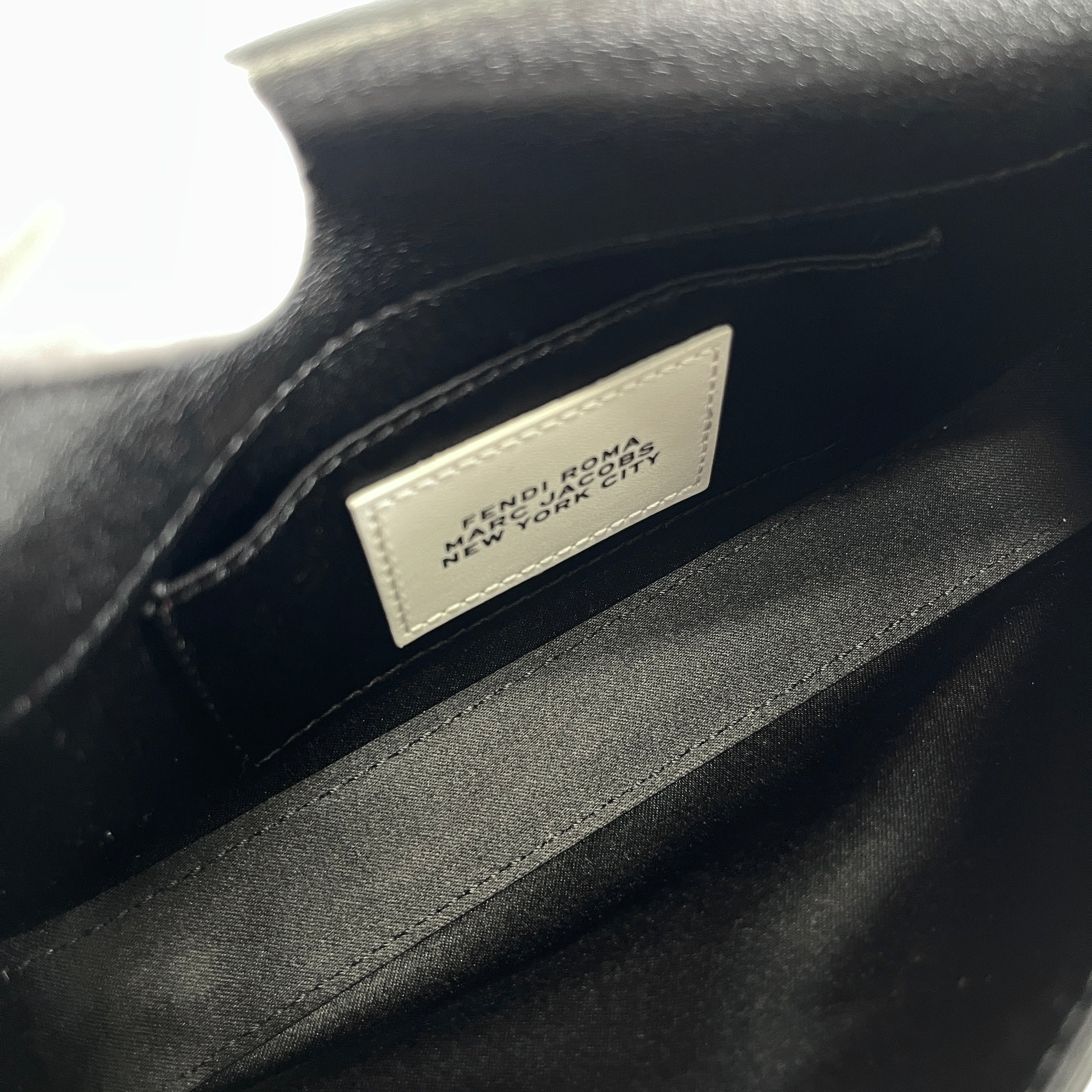 2606 secondhand FENDI shoulder black