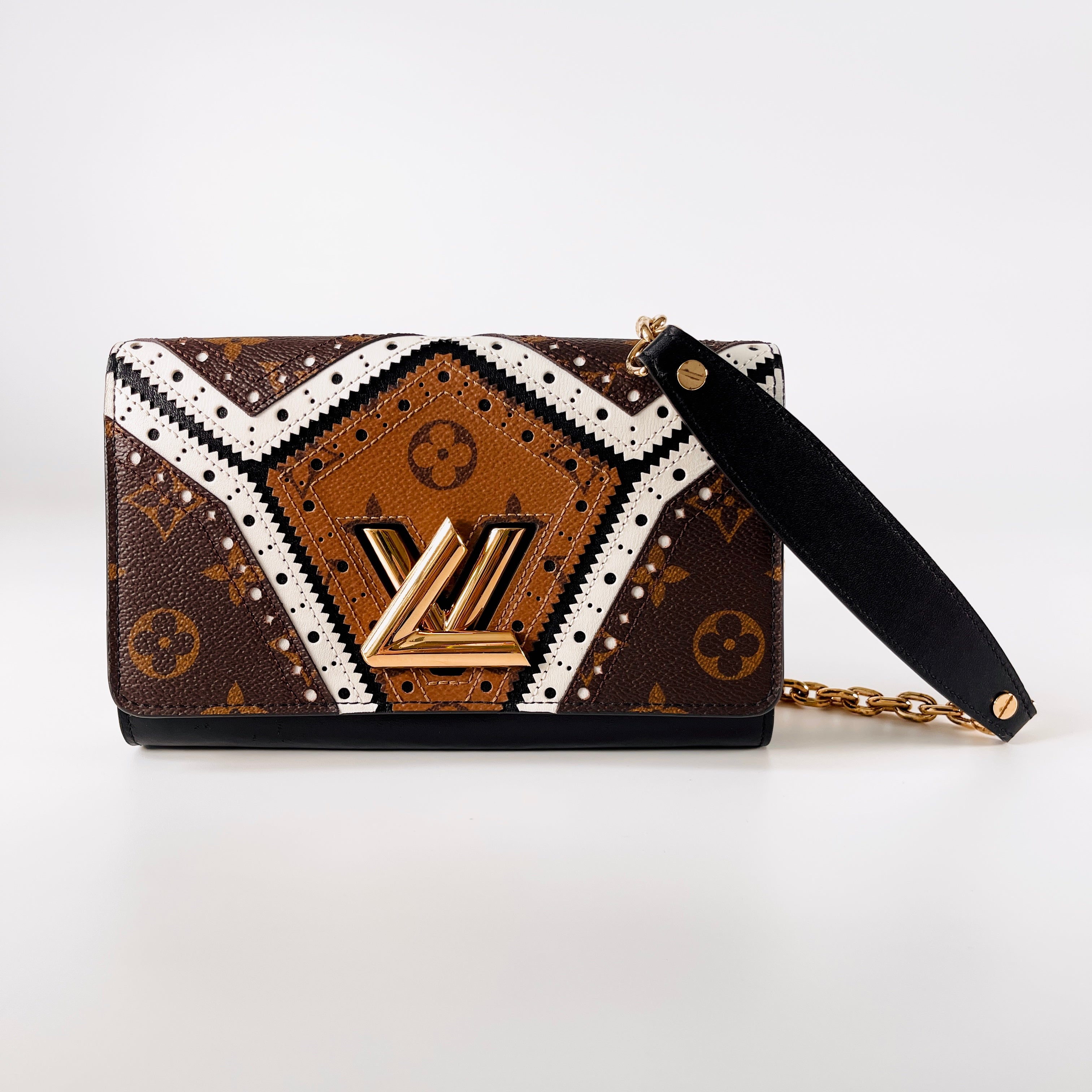 2605 secondhand LV Monogram Portefeuille Twist chain