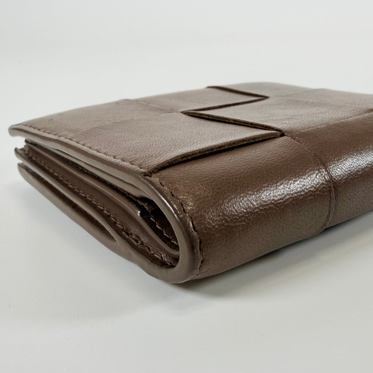 2607 secondhand Bottega Veneta bifold wallet beige leather