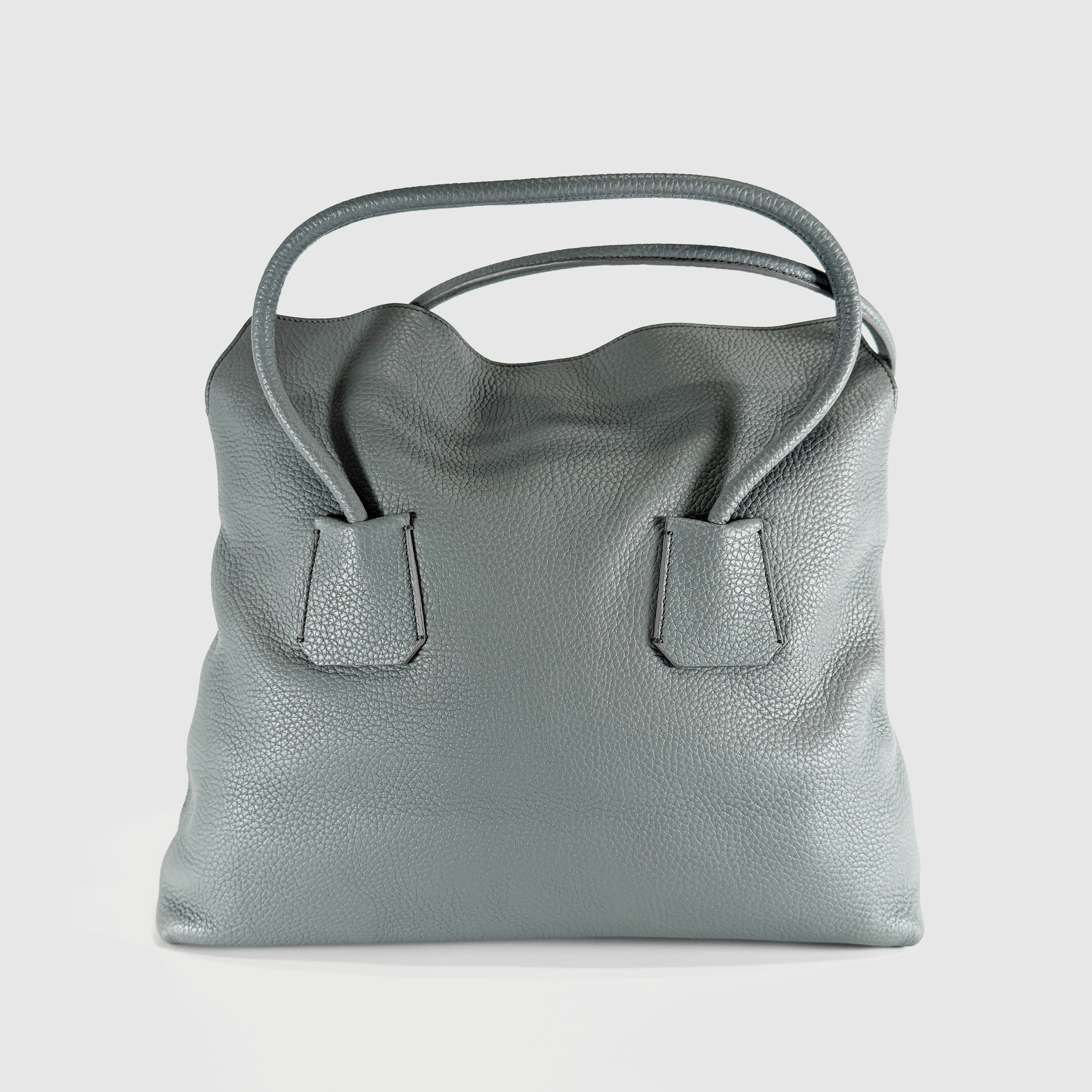 2607 secondhand BURBERRY hand bag