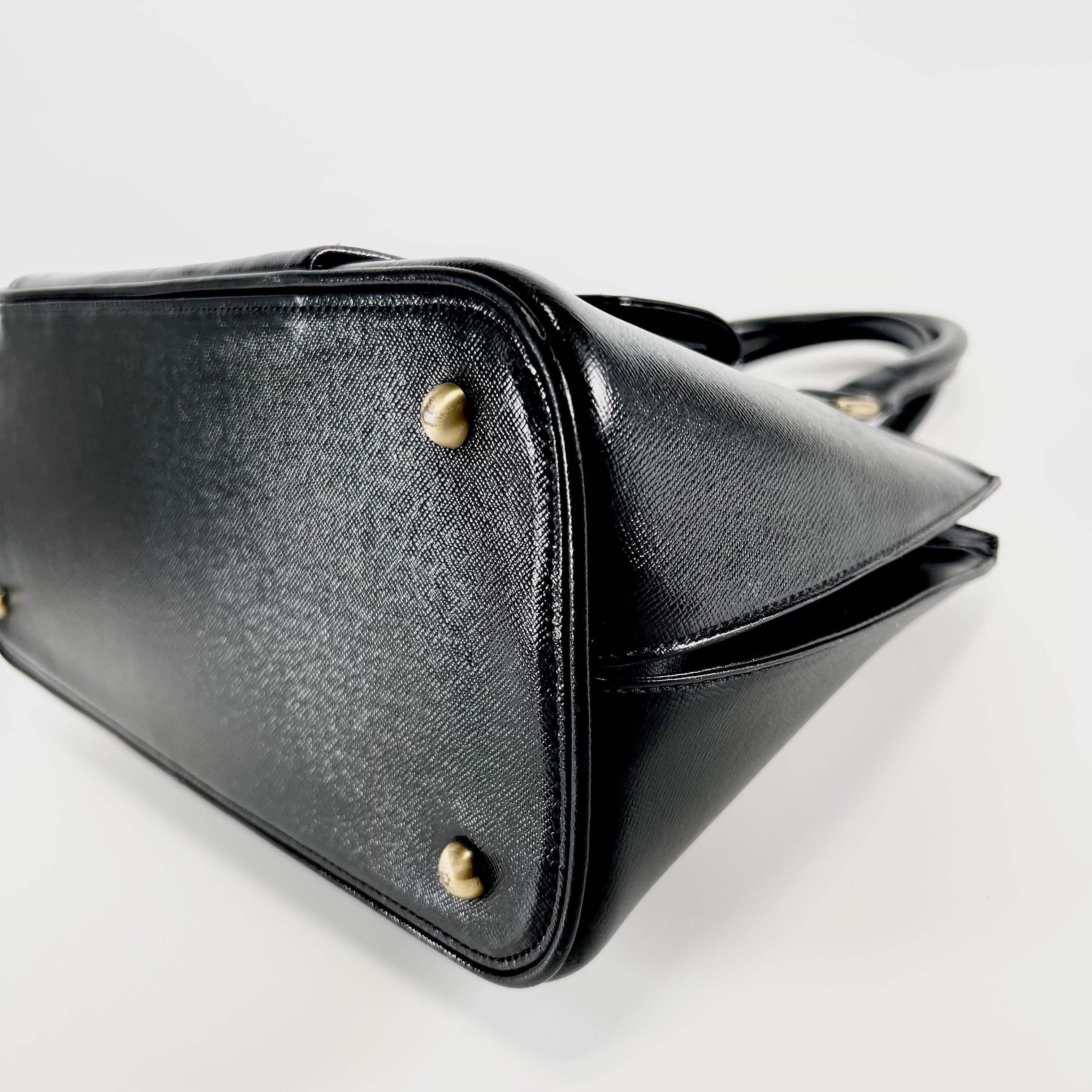 2606 secondhand BURBERRY hand bag