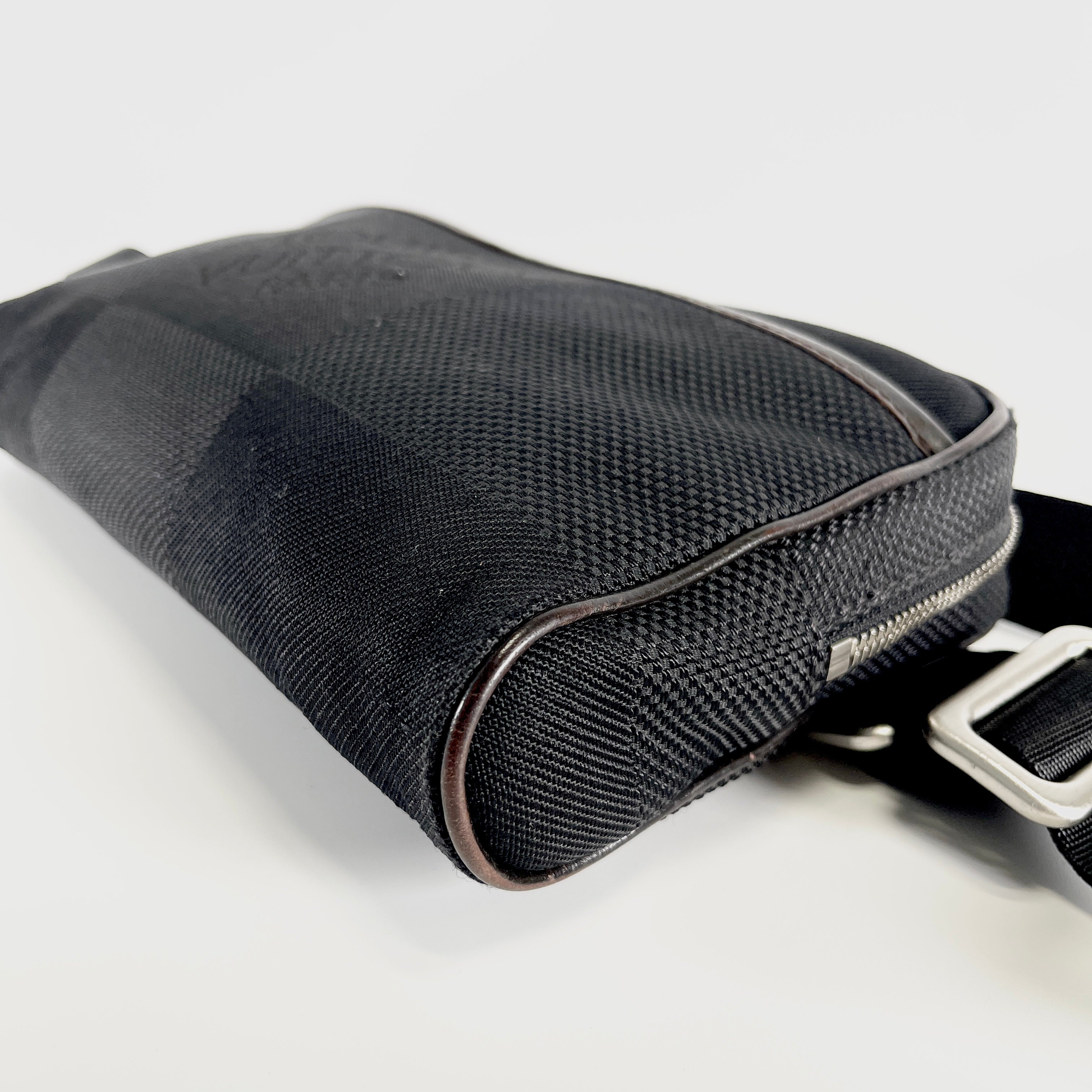 2606 secondhand LV Damier Jean Acrobatics