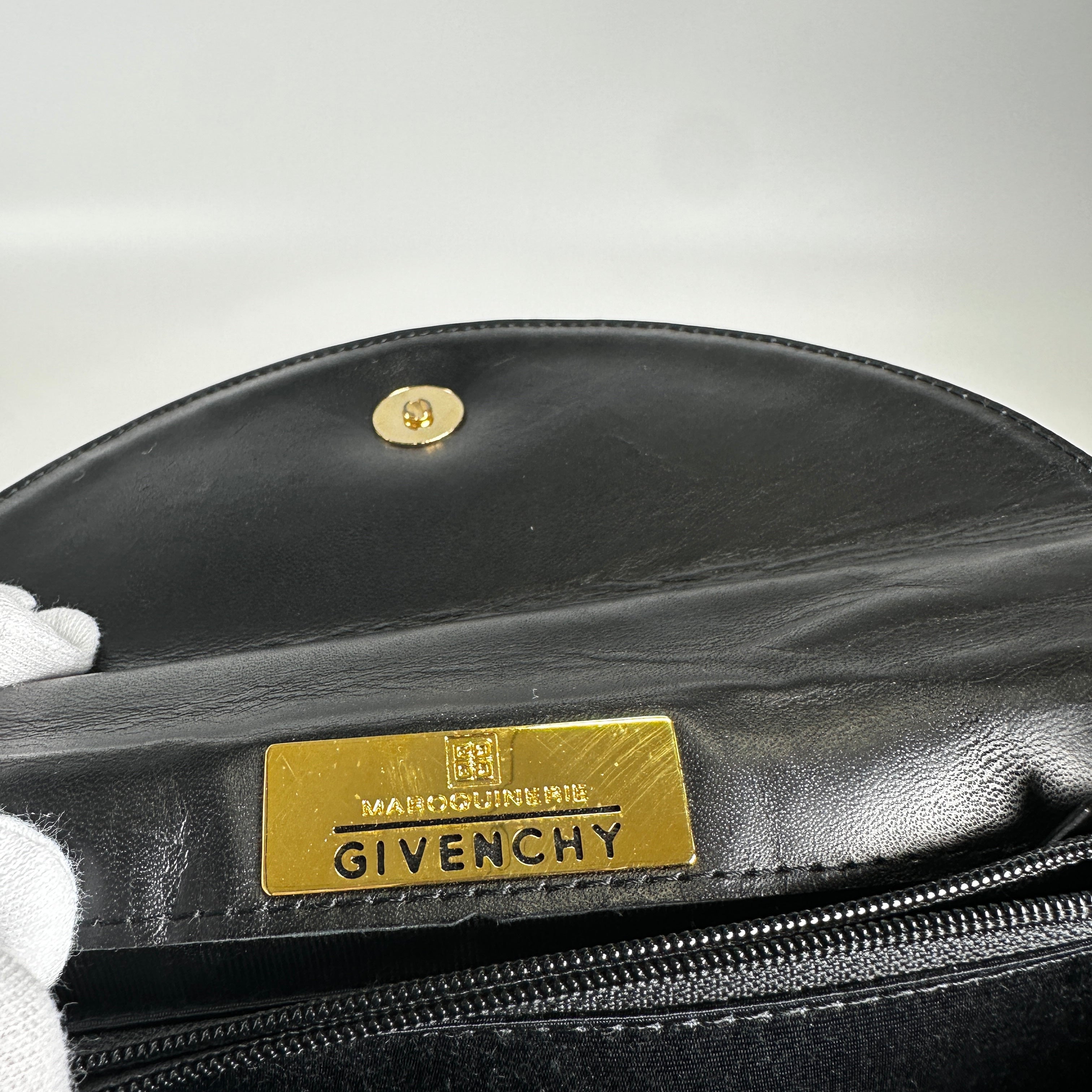 2605 secondhand GIVENCHY van hand bag