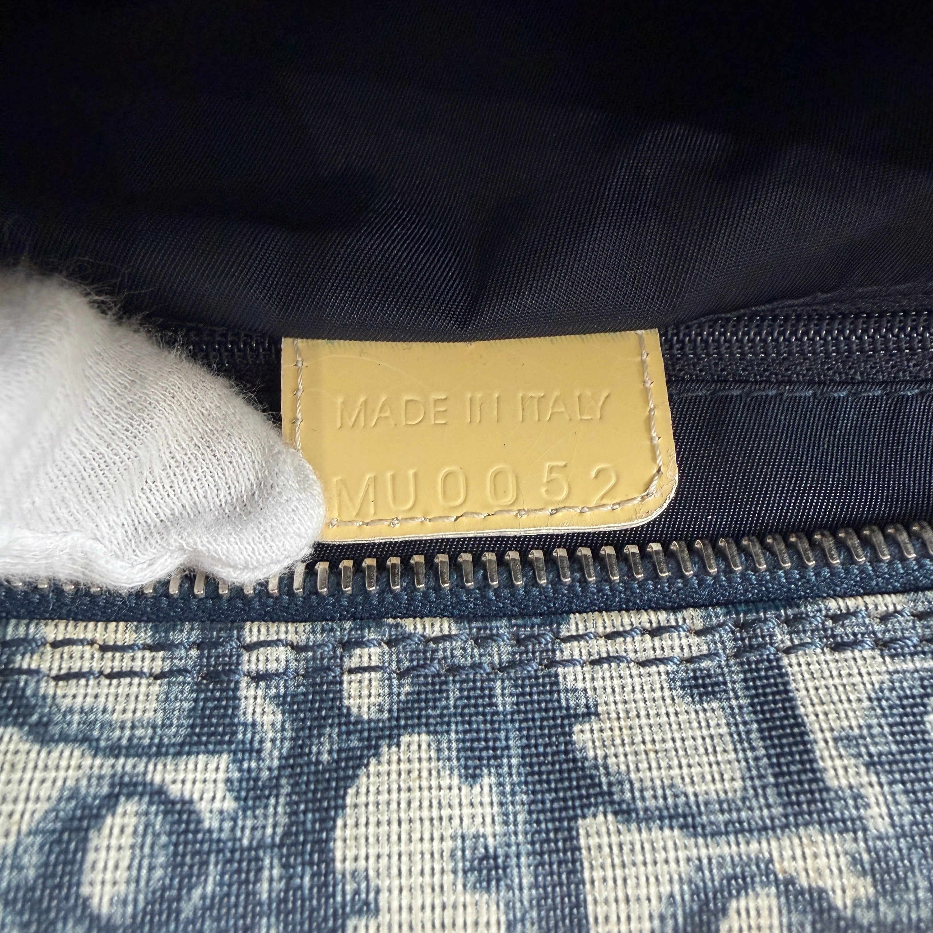 2605 secondhand CD Trotter hand bag