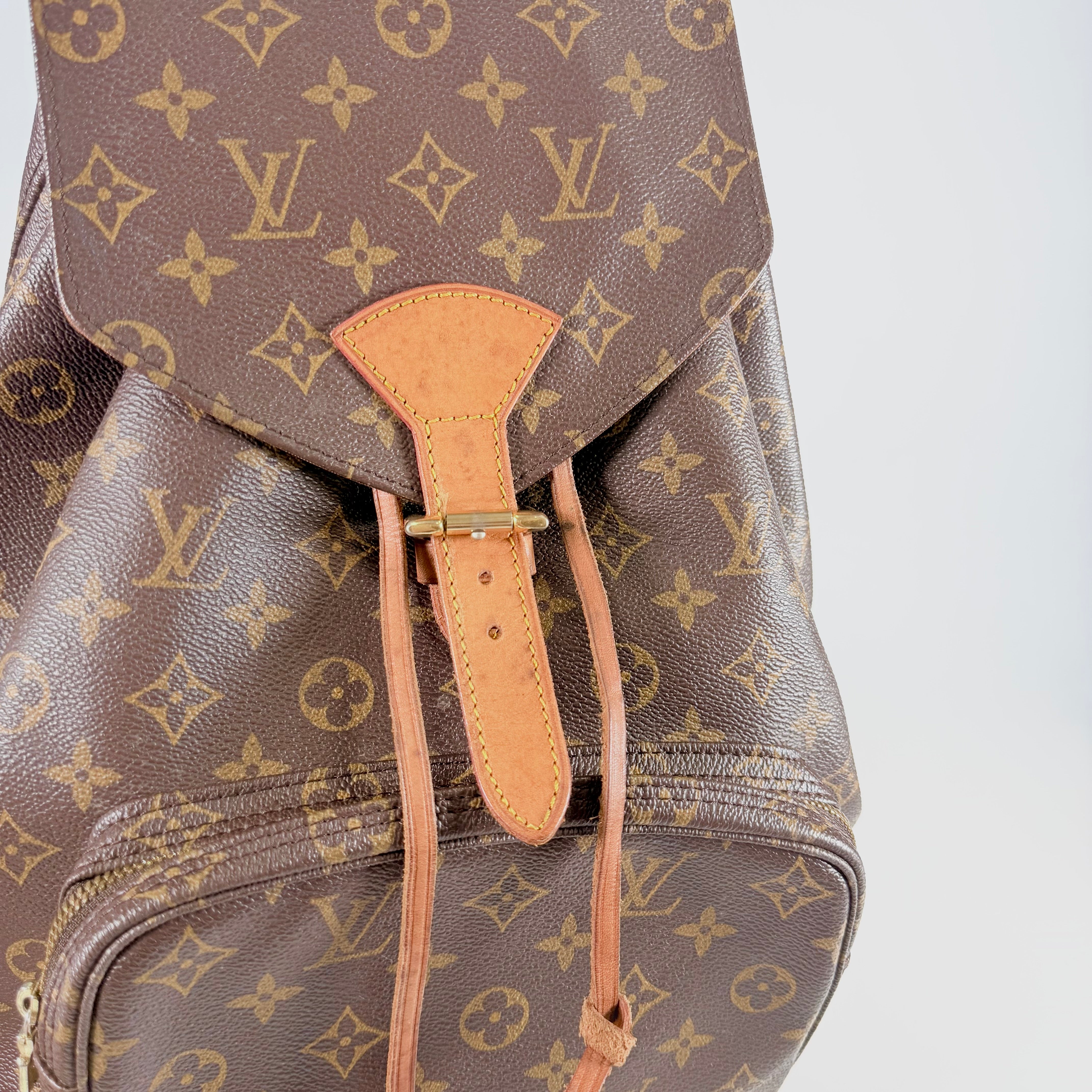 2607 secondhand LOUIS VUITTON Backpack Monogram Leather Water Stains