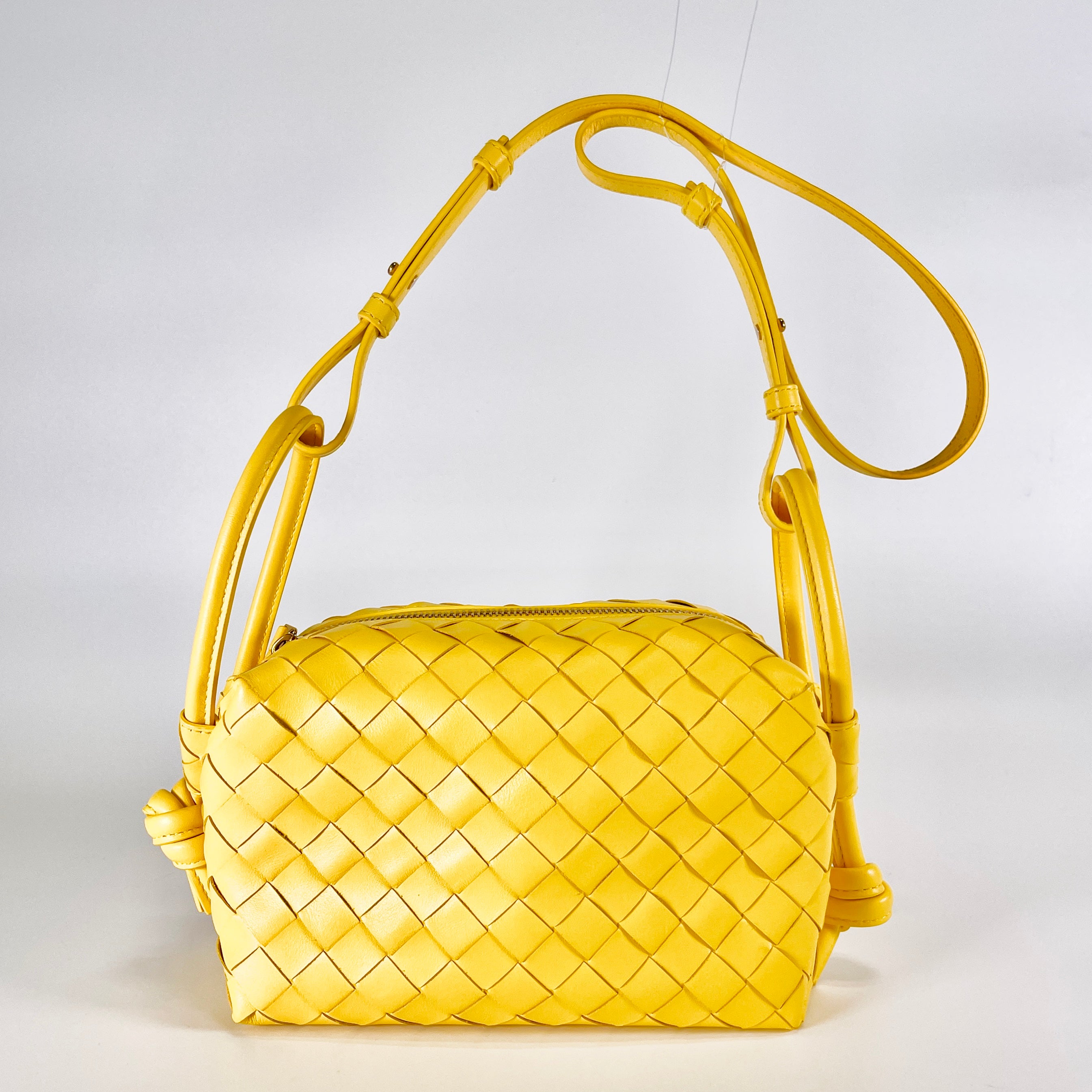 2603 secondhand BOTTEGAVENETA loop top handle Yellow