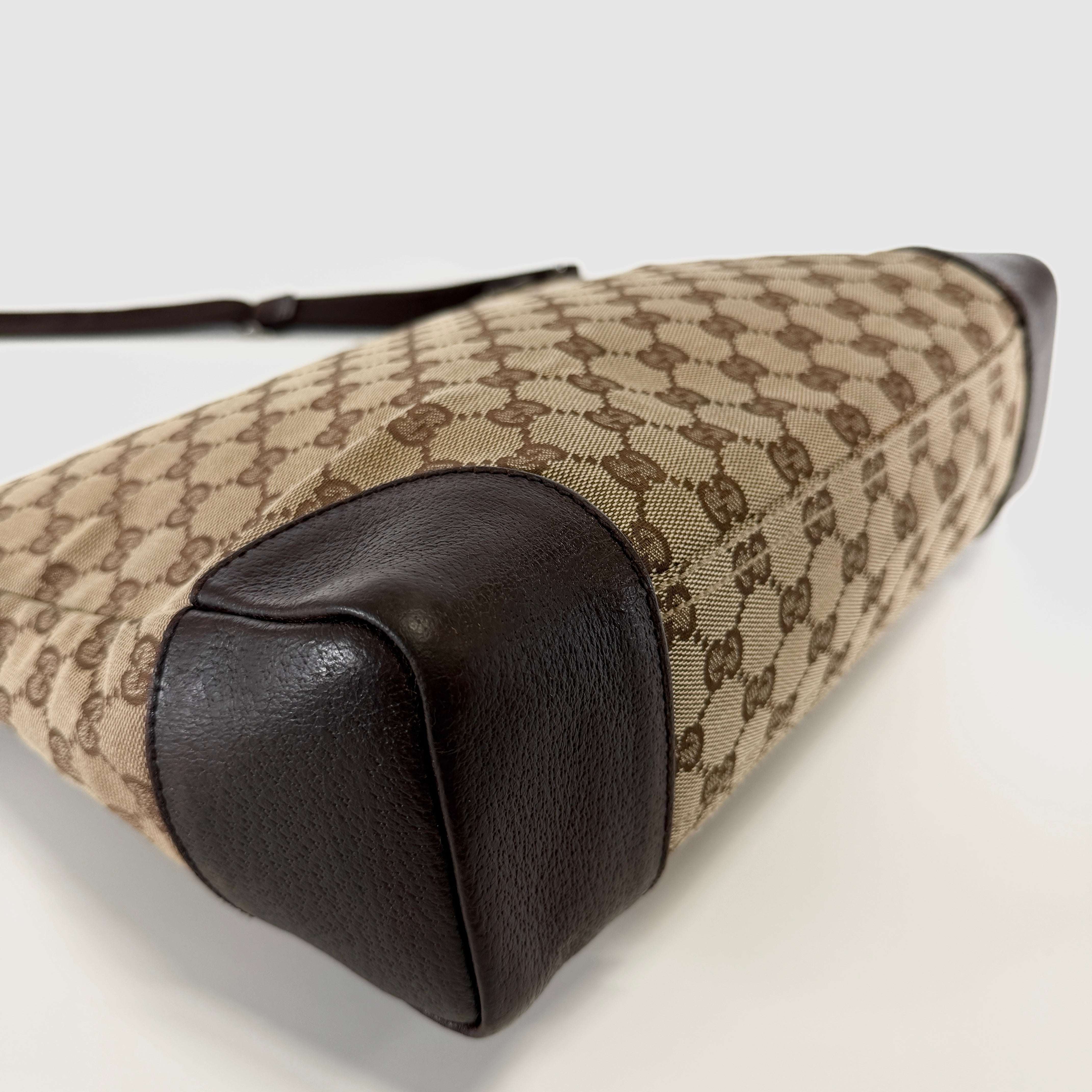 2607 secondhand GUCCI Shoulder bag / Crossbody Bag