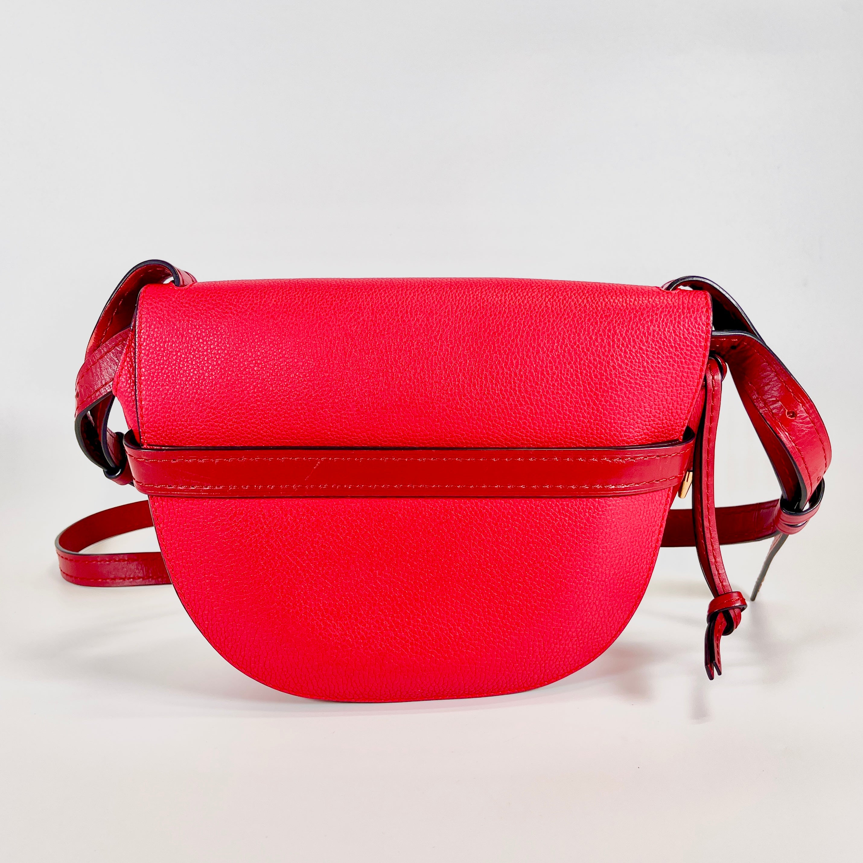 2604 secondhand LOEWE gate shoulder Red