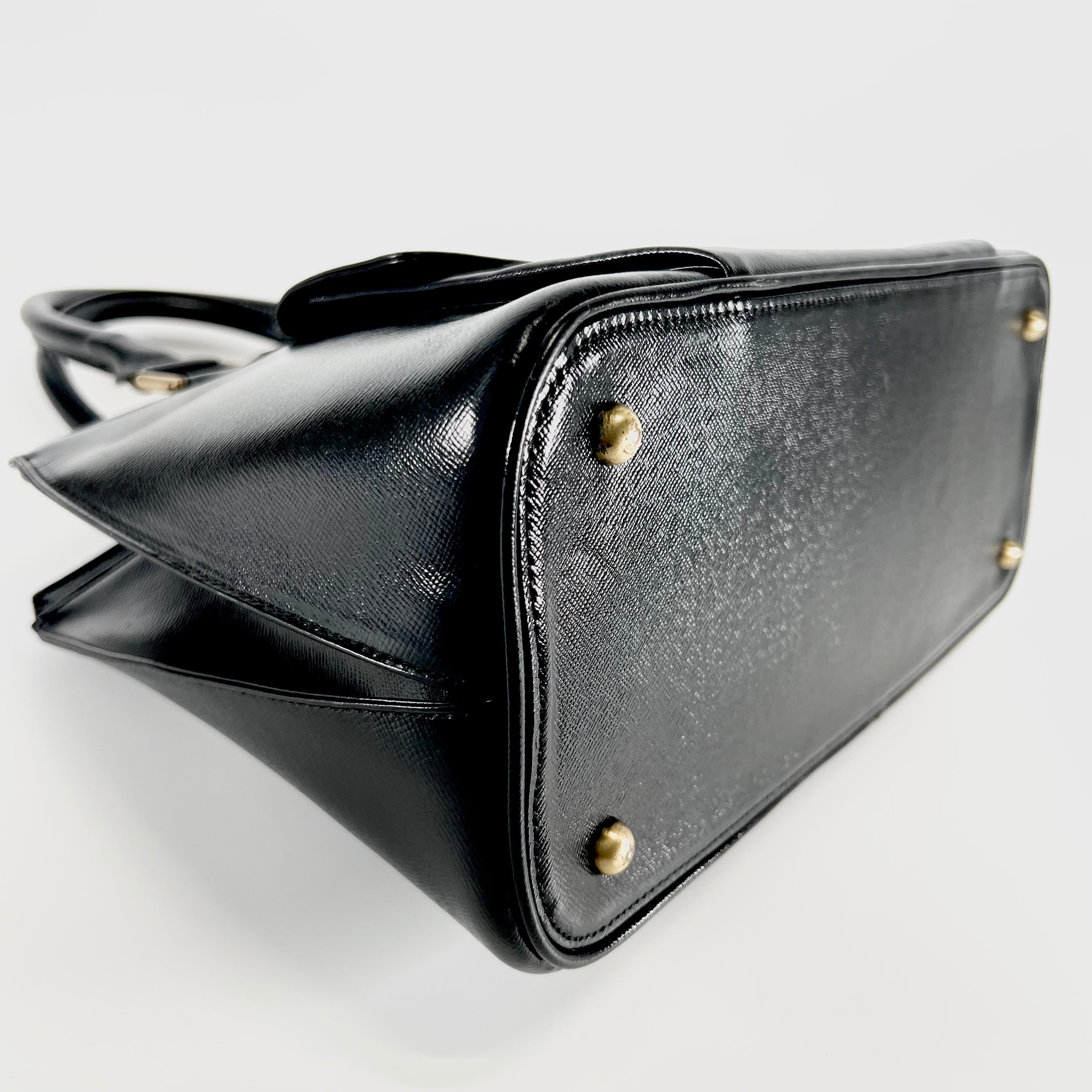 2606 secondhand BURBERRY hand bag