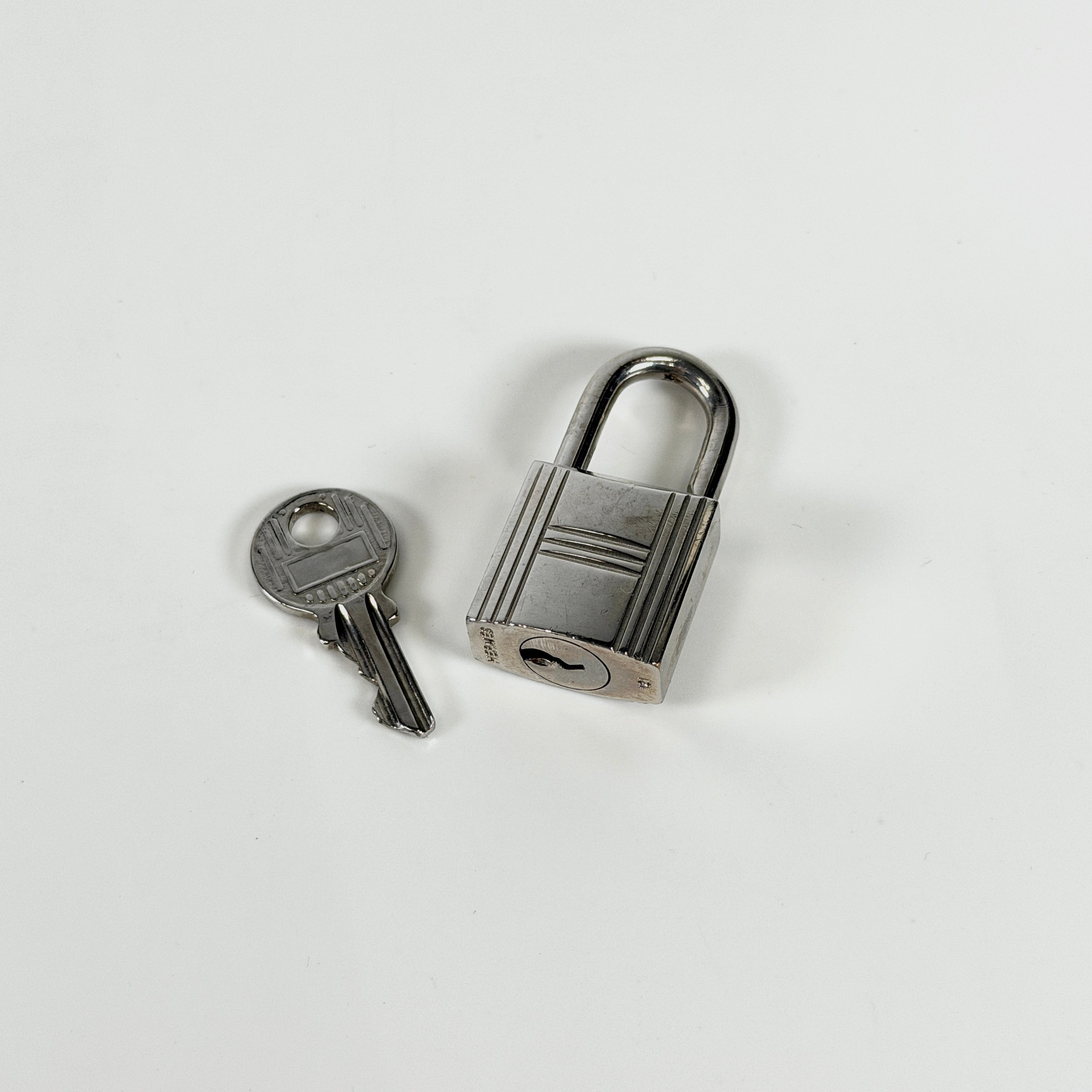 2606 secondhand HERMES ※ Separate exhibition Taurillon / Swift Picotin rock MM Mato Rose X time Silver metal fittings Cadena key ×1