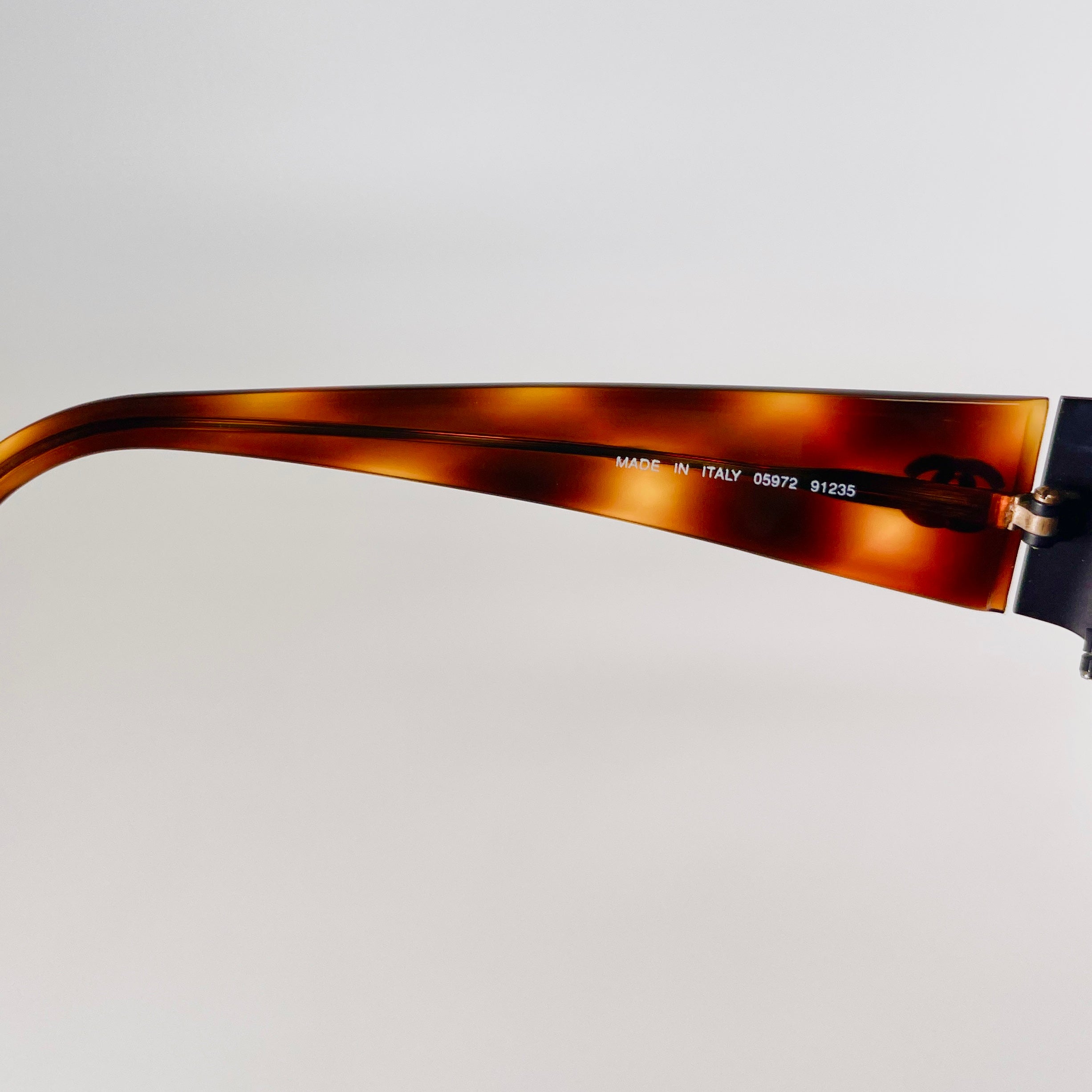 2605 secondhand CHANEL plastic × metal Cocomark Brown