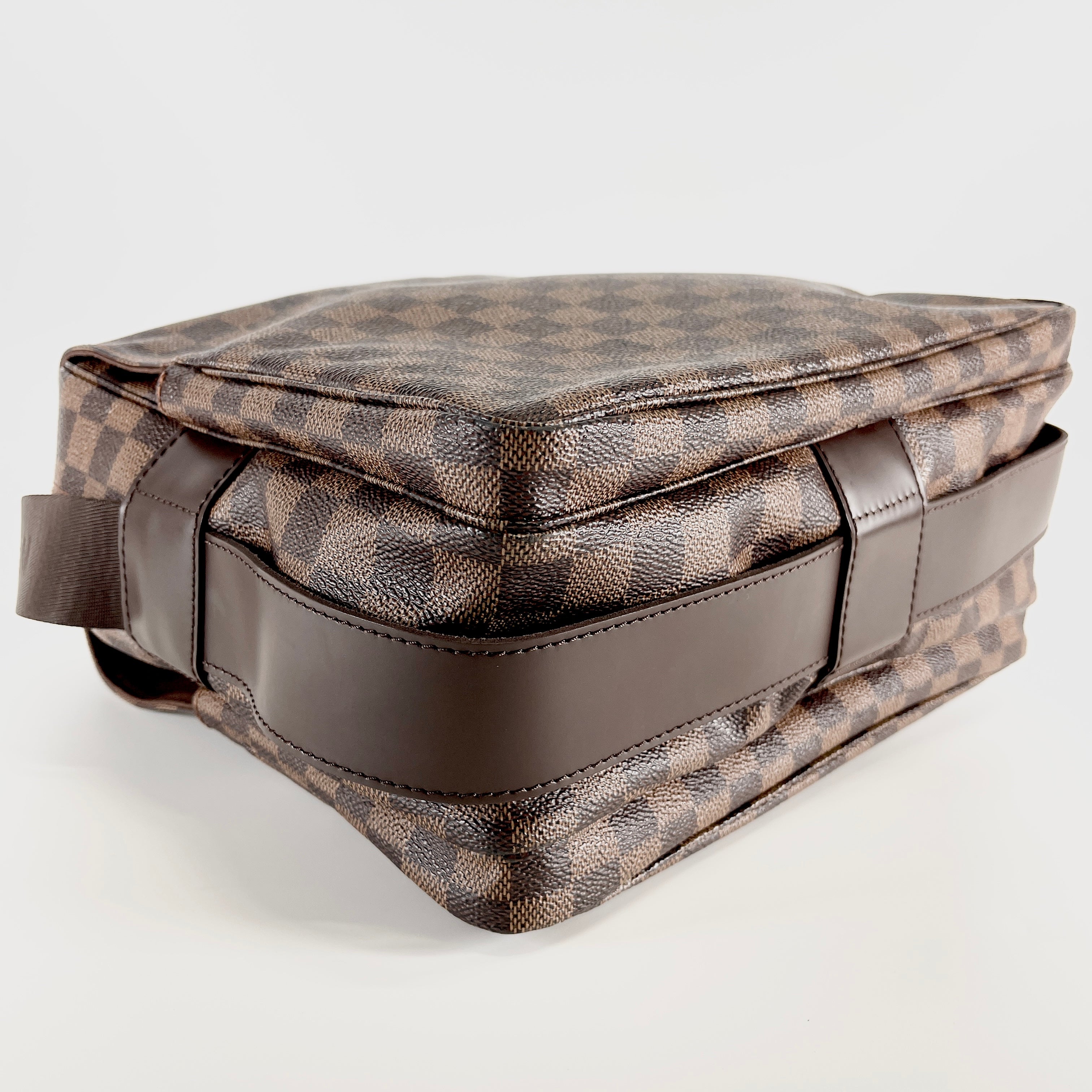 2606 secondhand LV Damier Naviglio
