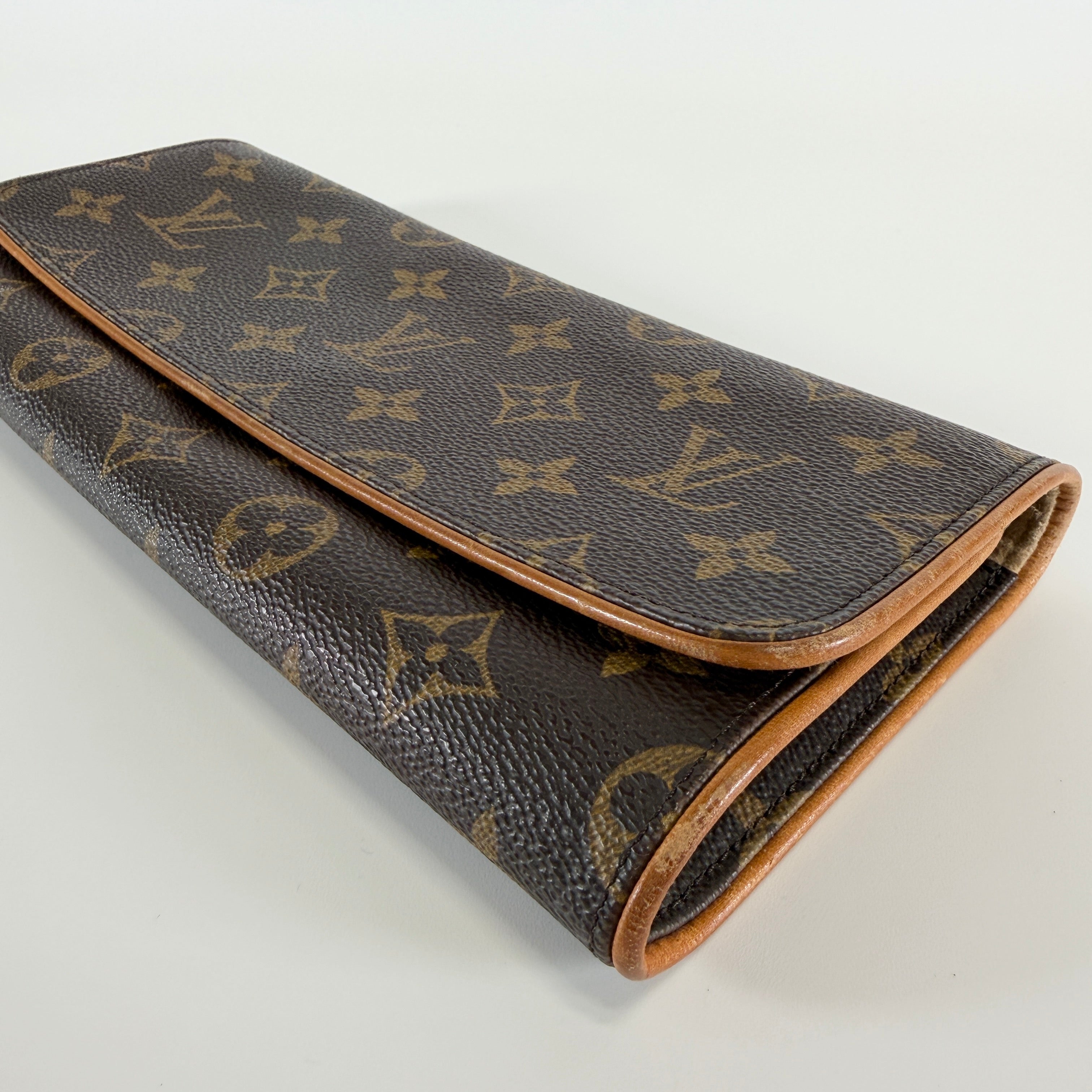 2605 secondhand LV Monogram Pochette twin GM
