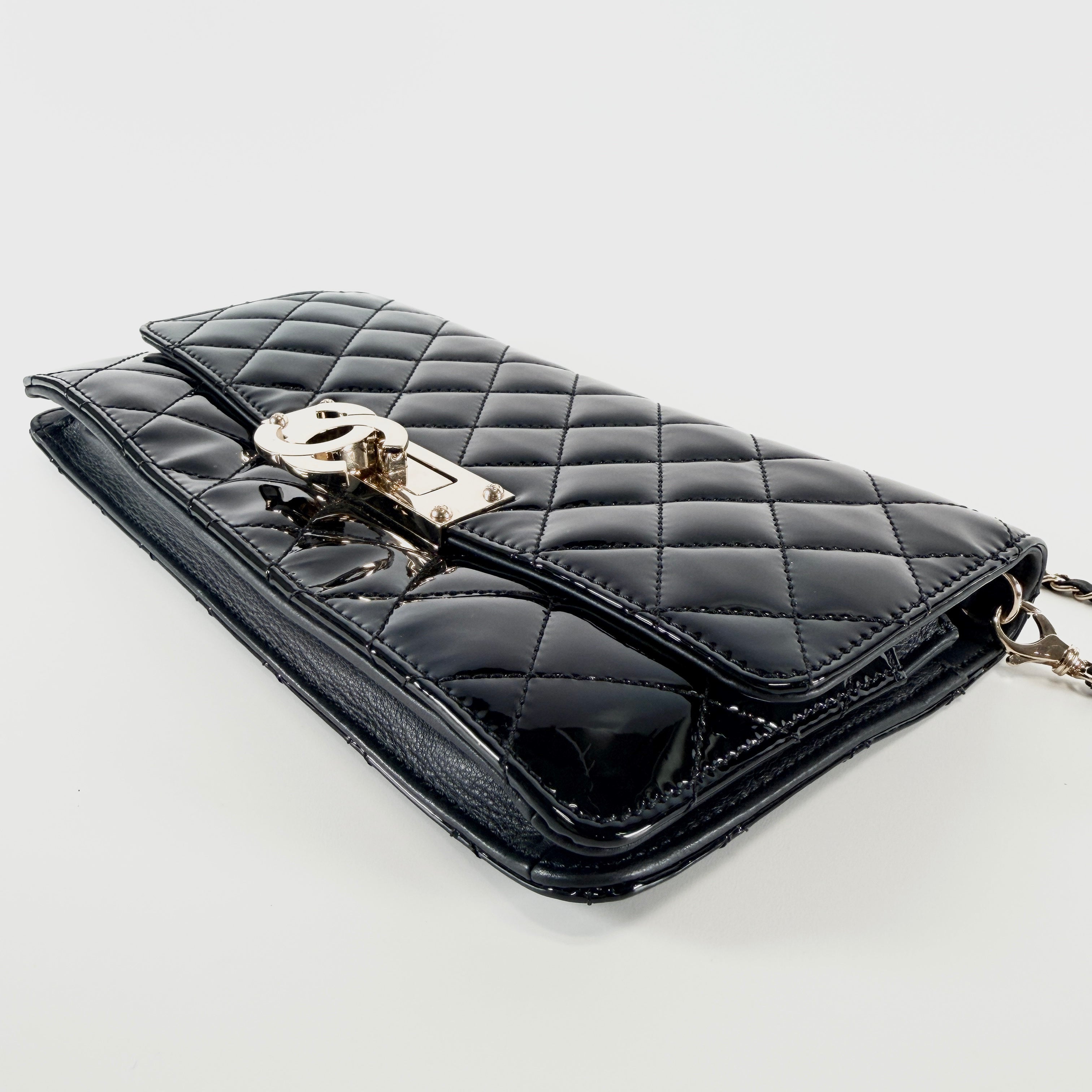2606 secondhand CHANEL patent Chain Shoulder Bag