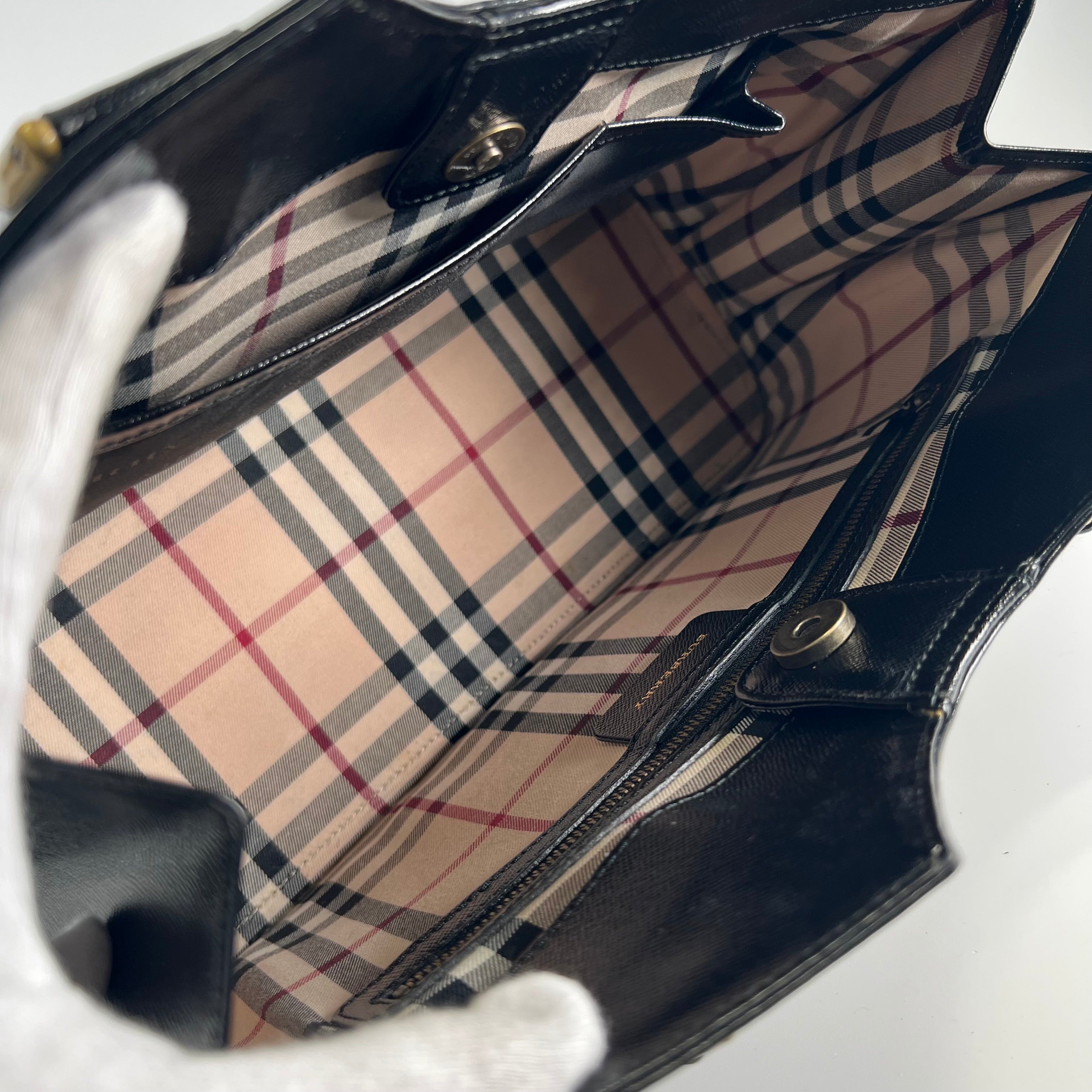 2606 secondhand BURBERRY hand bag